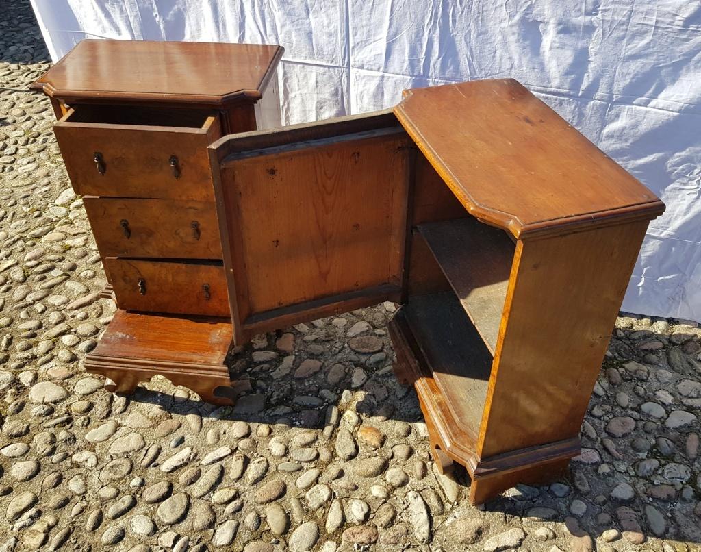 Pair of Italian Cabinets, Italy 18th Century, Italian Bedside Chest of Drawers For Sale 2