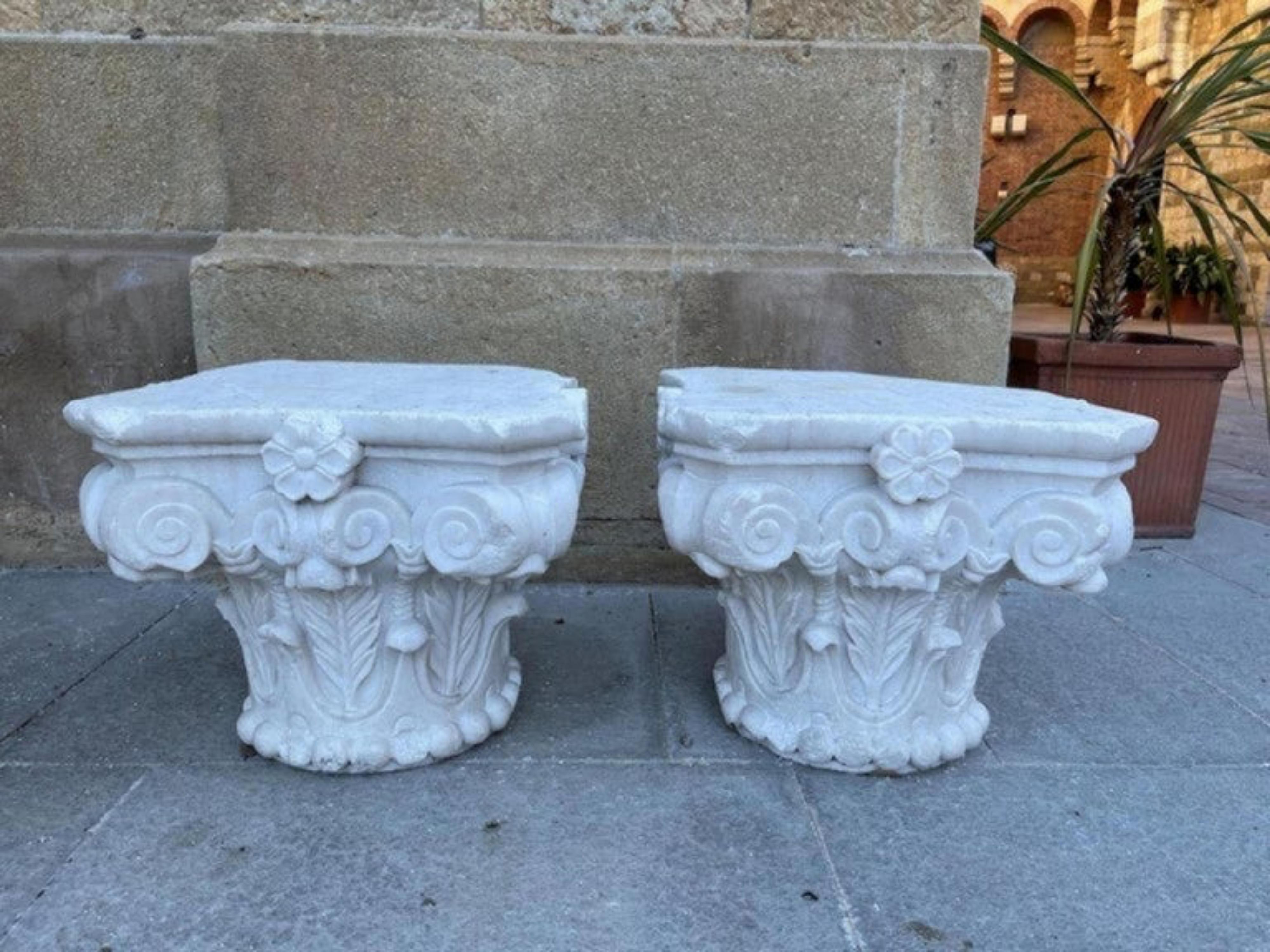 Hand-Crafted Pair of Italian Capitals in White Carrara Marble Final 19th / Early 20th Century For Sale