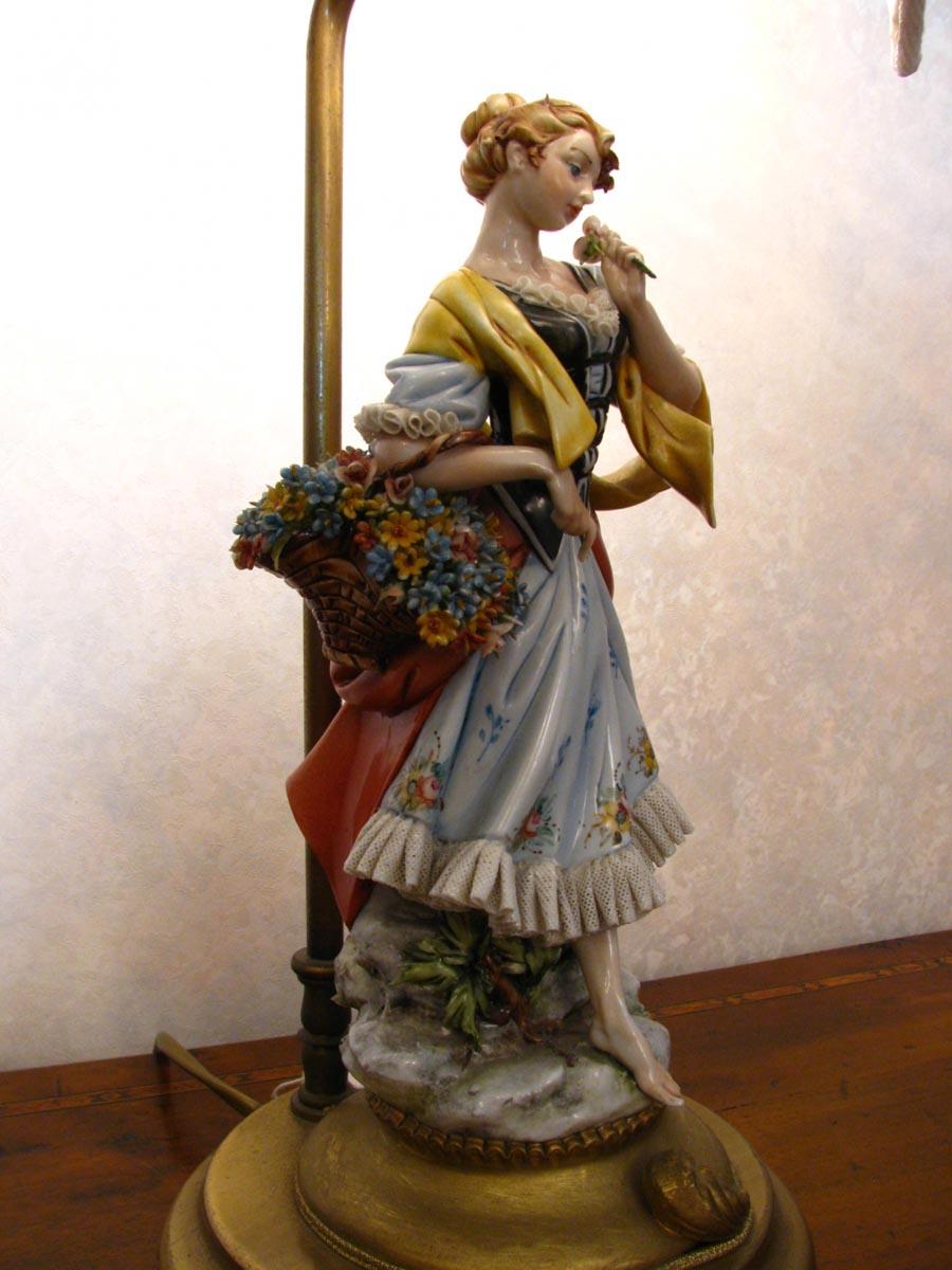 Pair of Italian Capodimonte Porcelain Figural Table Lamps by Pellati, 1970 For Sale 12