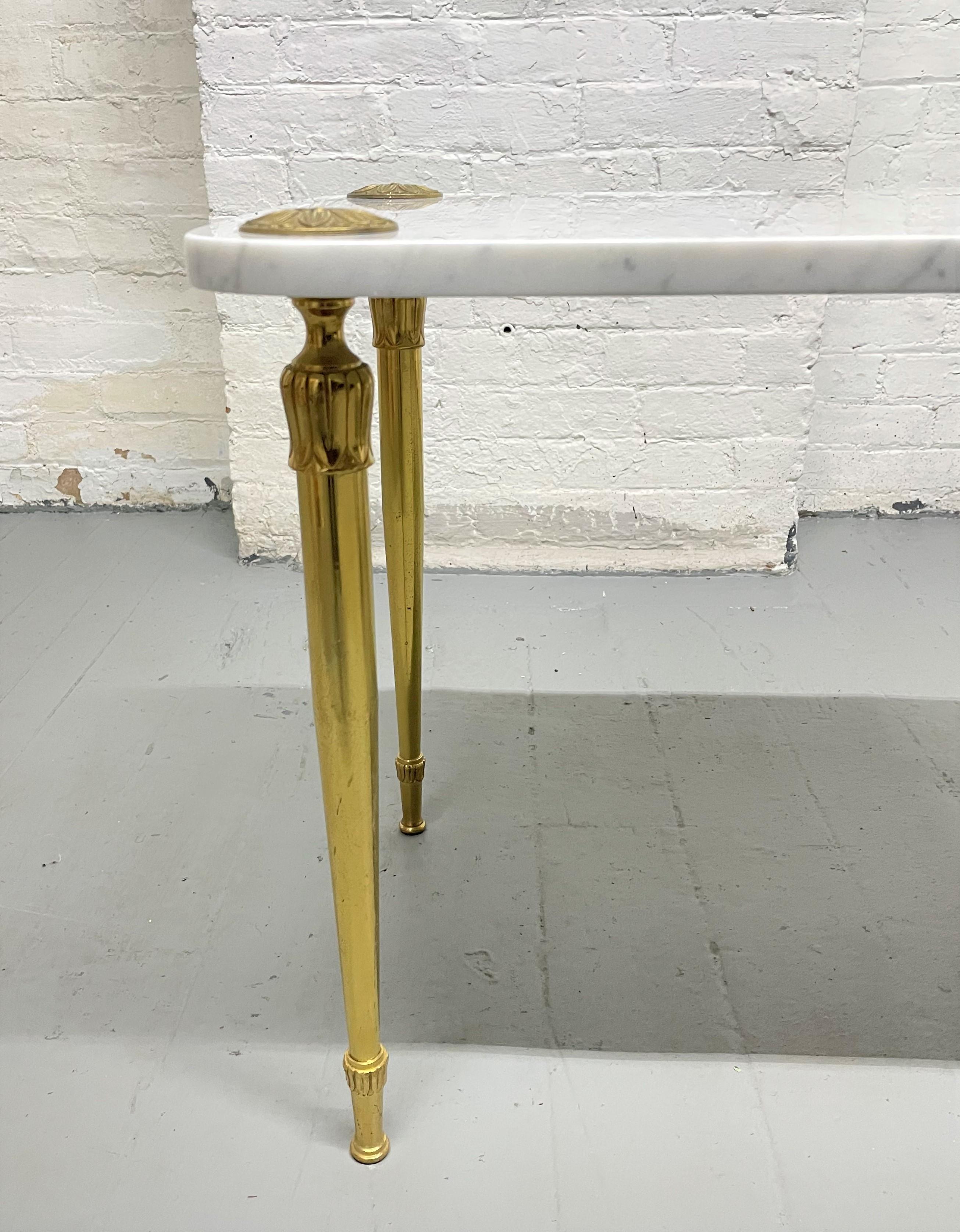 Mid-20th Century Pair of Italian Carrara Marble and Brass Side Tables For Sale