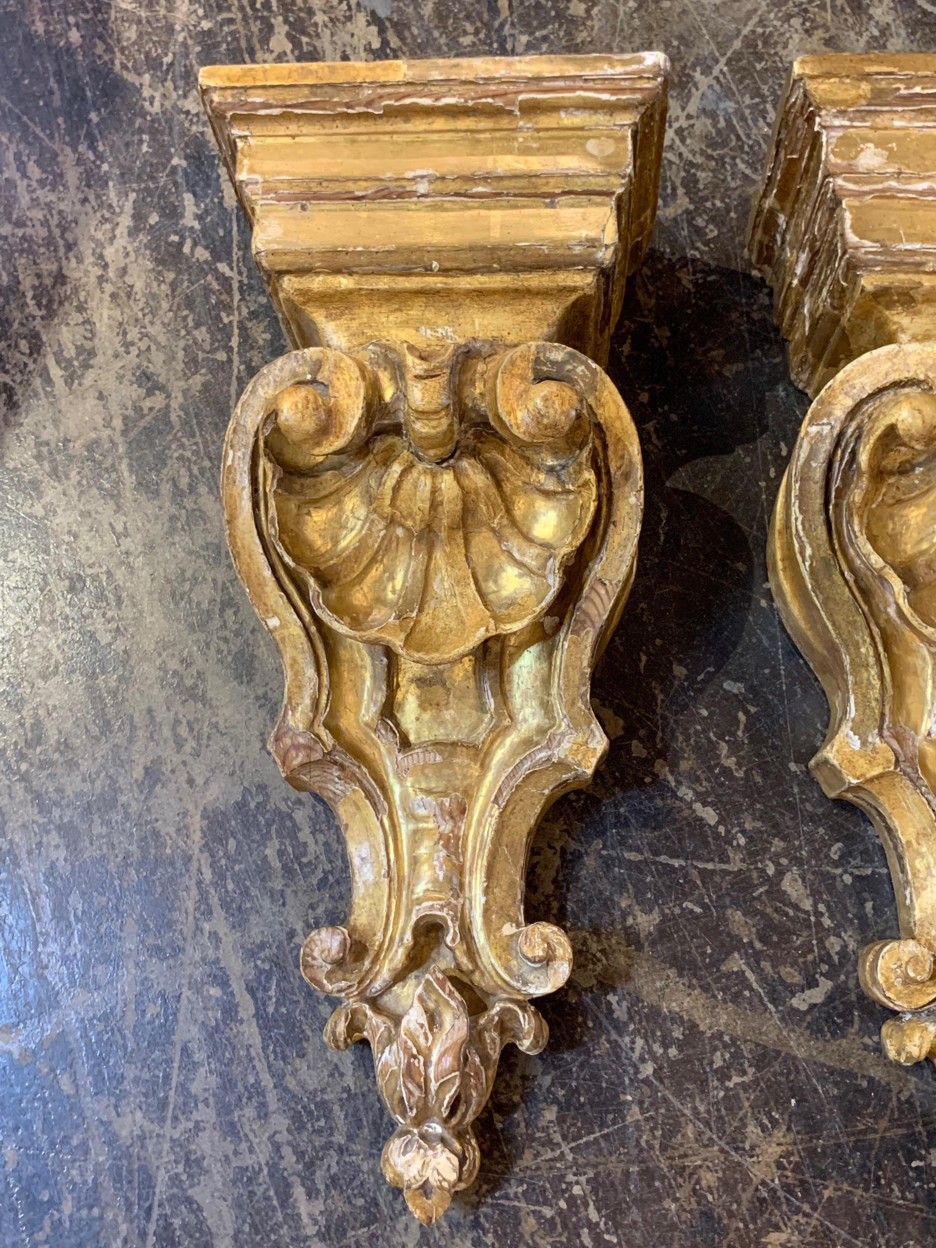 Pair of Italian Carved and Giltwood Wall Brackets In Good Condition In Dallas, TX