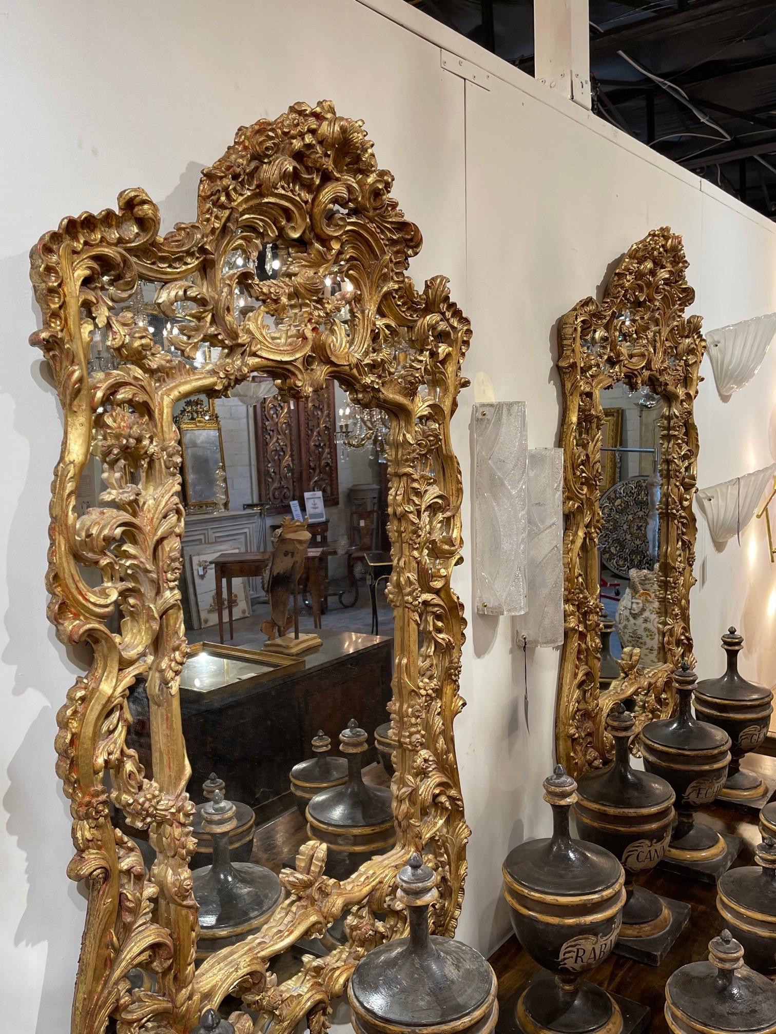 Pair of Italian Carved and Giltwood Mirrors For Sale 3