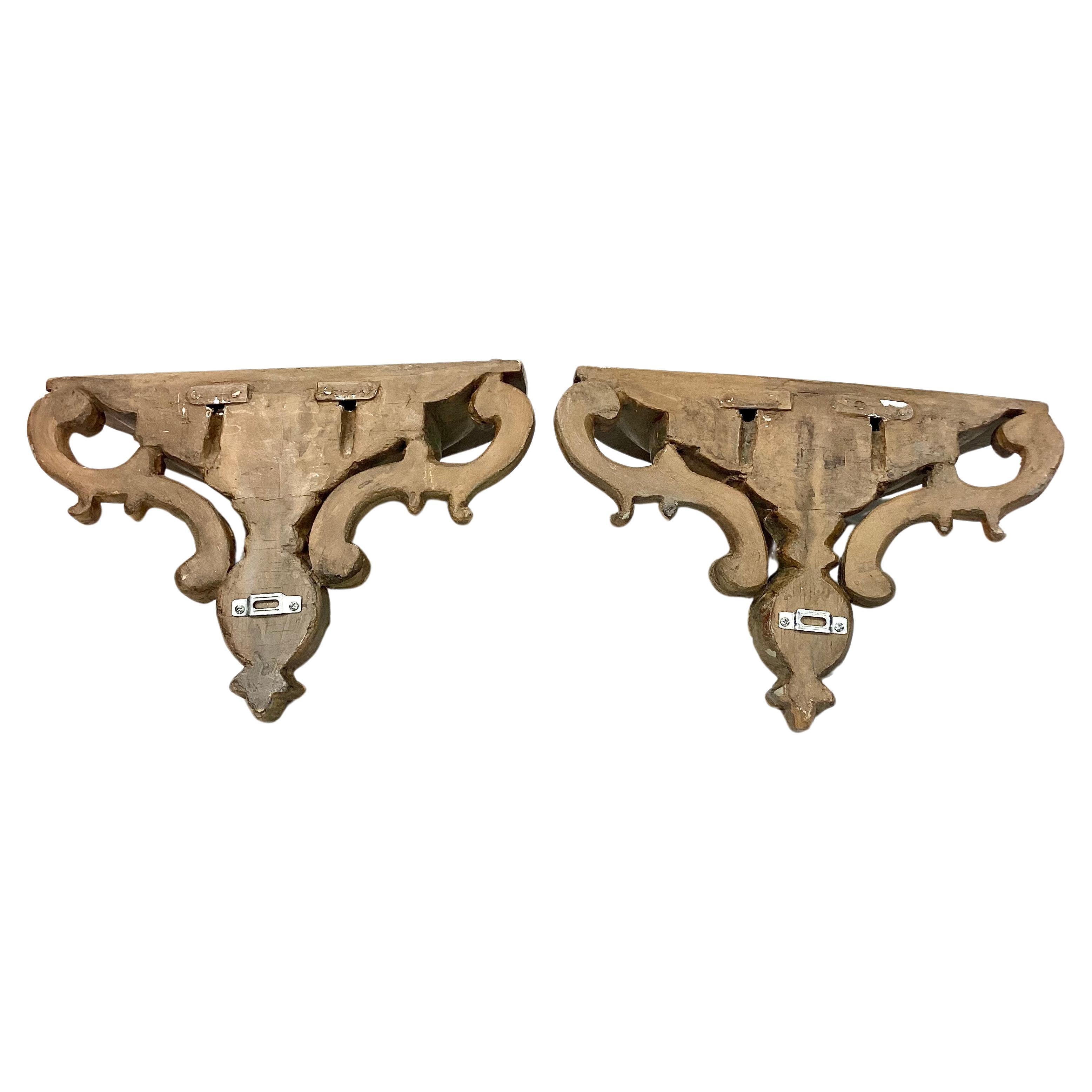 Pareja De Ménsulas De Pared Italianas Talladas Y De Madera Dorada siglo XIX en venta