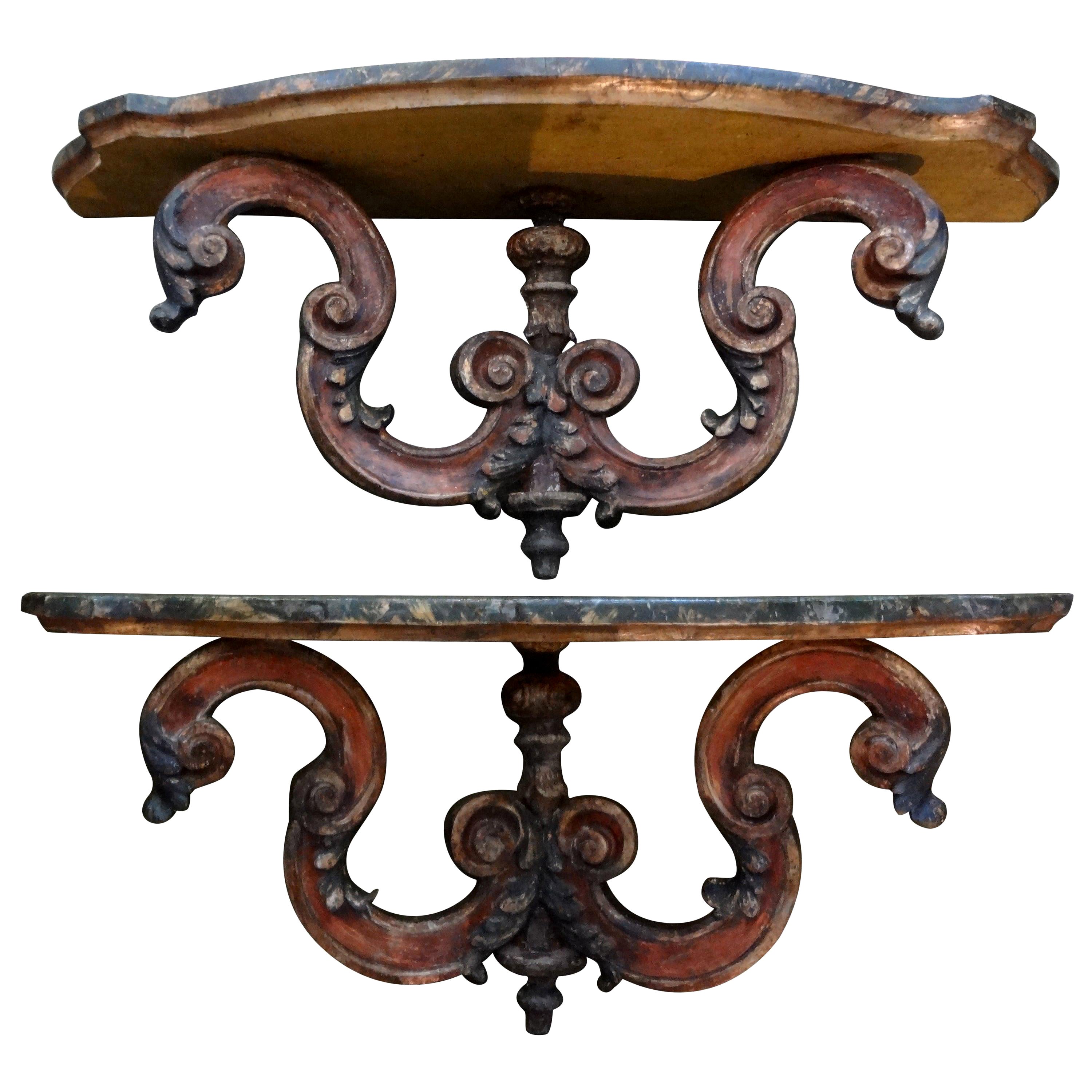 Paire de supports muraux italiens sculptés et polychromes