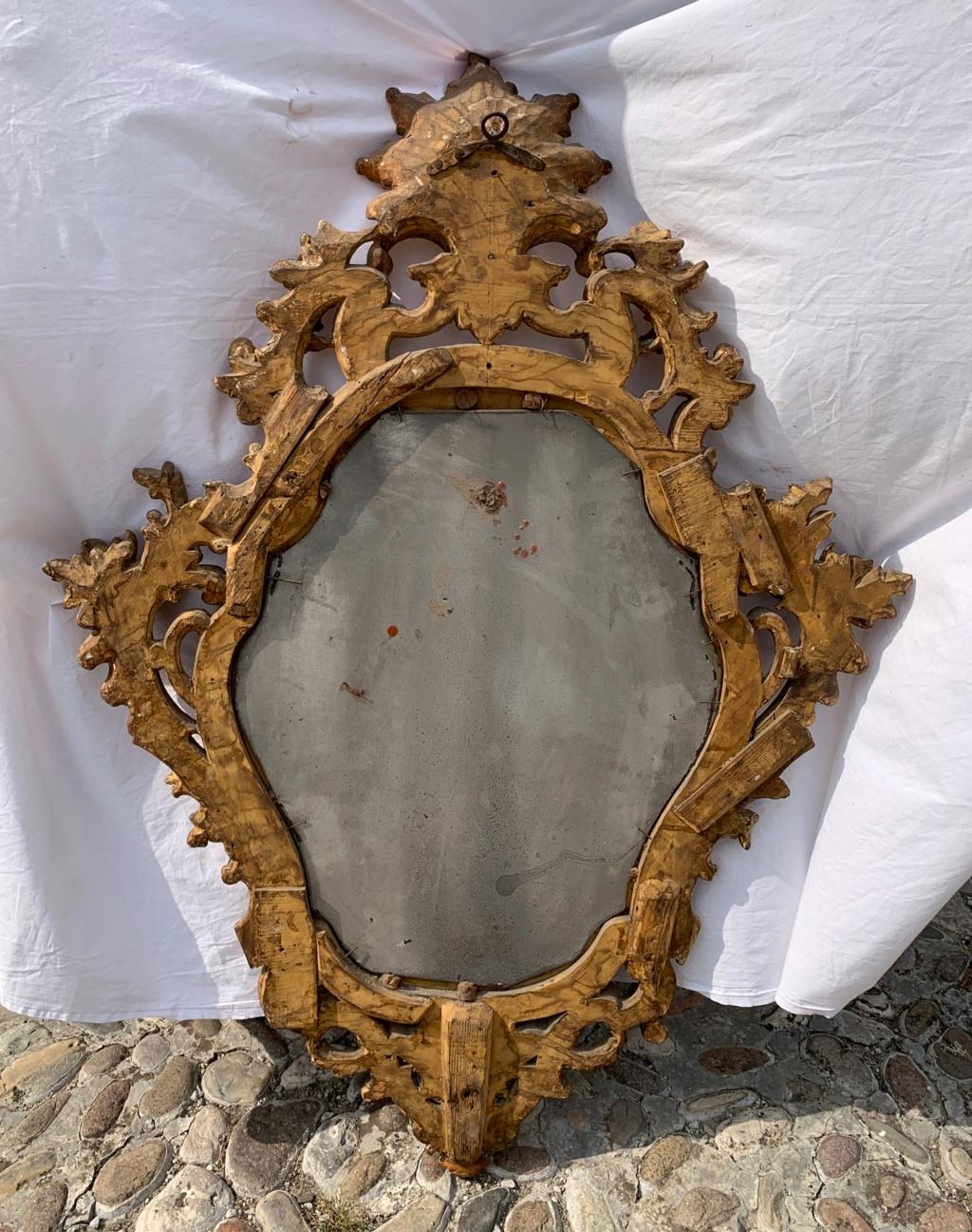Pair of Italian Carved Gilded Mirrors, Italy, 18th Century Rococò For Sale 10