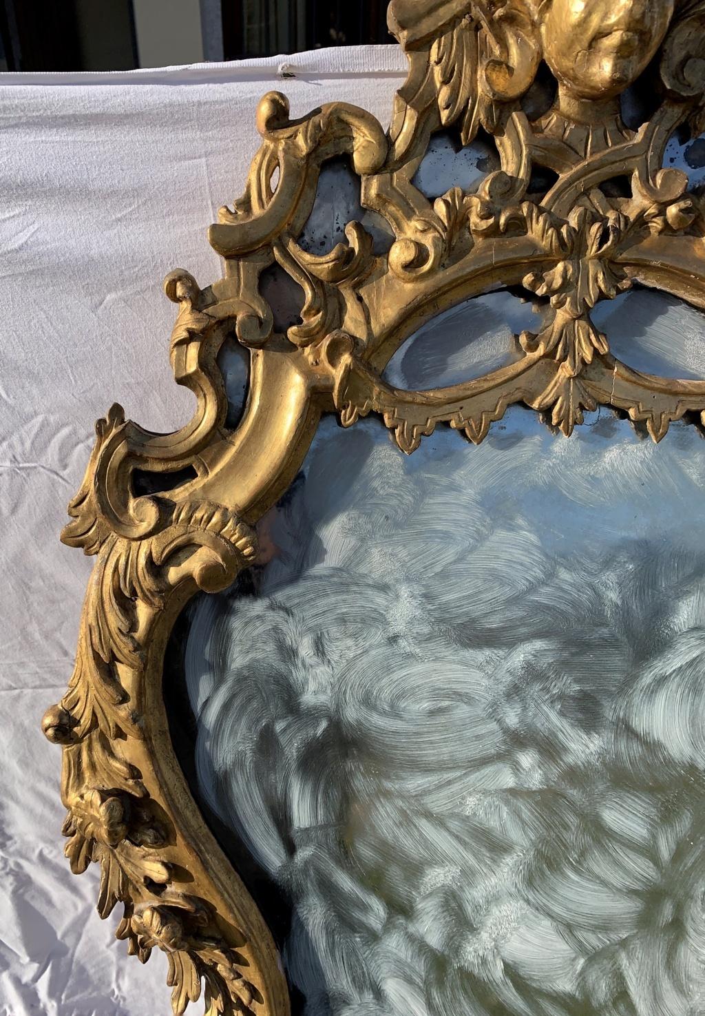 Pair of Italian Carved Gilded Wood Mirrors. Rome 18th Century, Venice Rococo In Good Condition For Sale In Varmo, IT