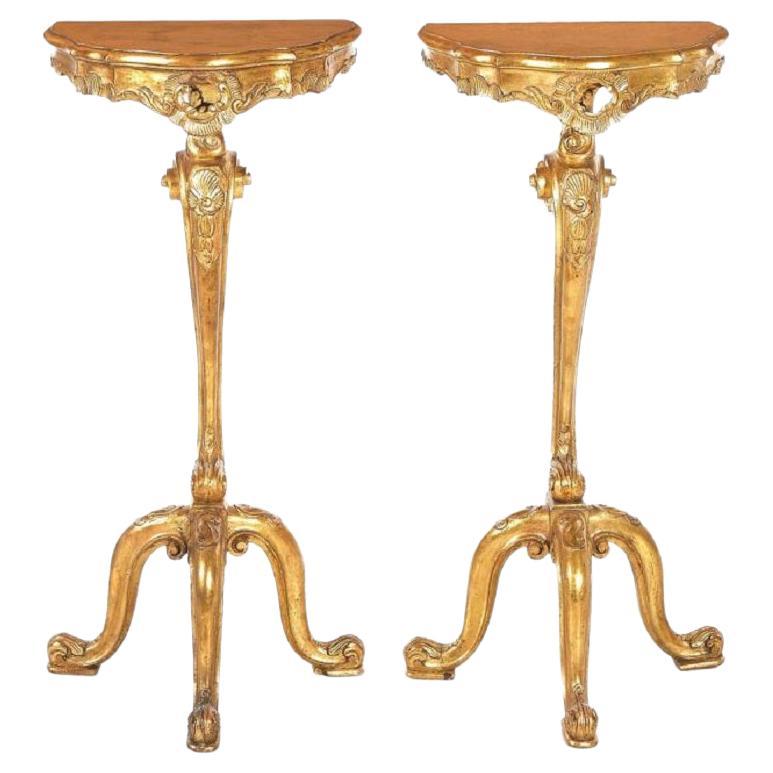 Paar italienische Konsolen- oder Beistelltische aus geschnitztem vergoldetem Holz, spätes 19. Jahrhundert