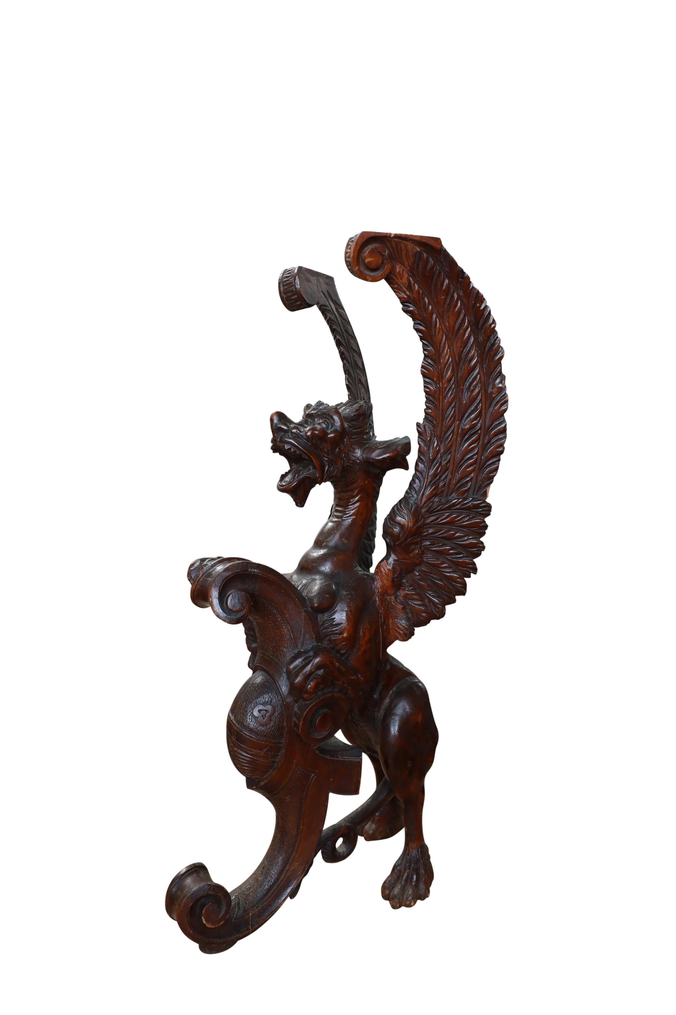 Paire de tables italiennes à griffon sculpté en vente 5