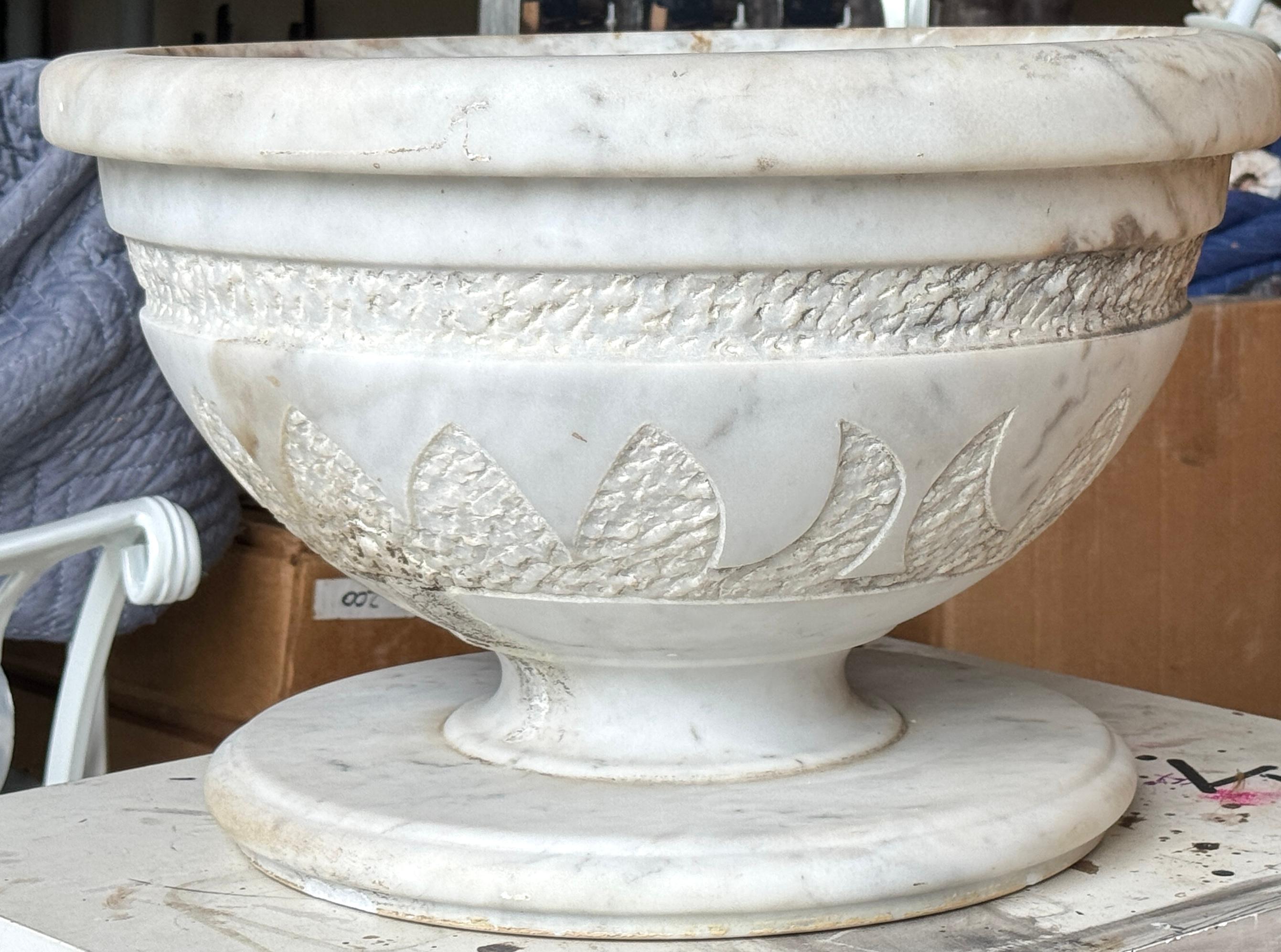 Pair of Italian Carved Marble Neoclassical Urns with Lotus Motif, Four Available im Angebot 2