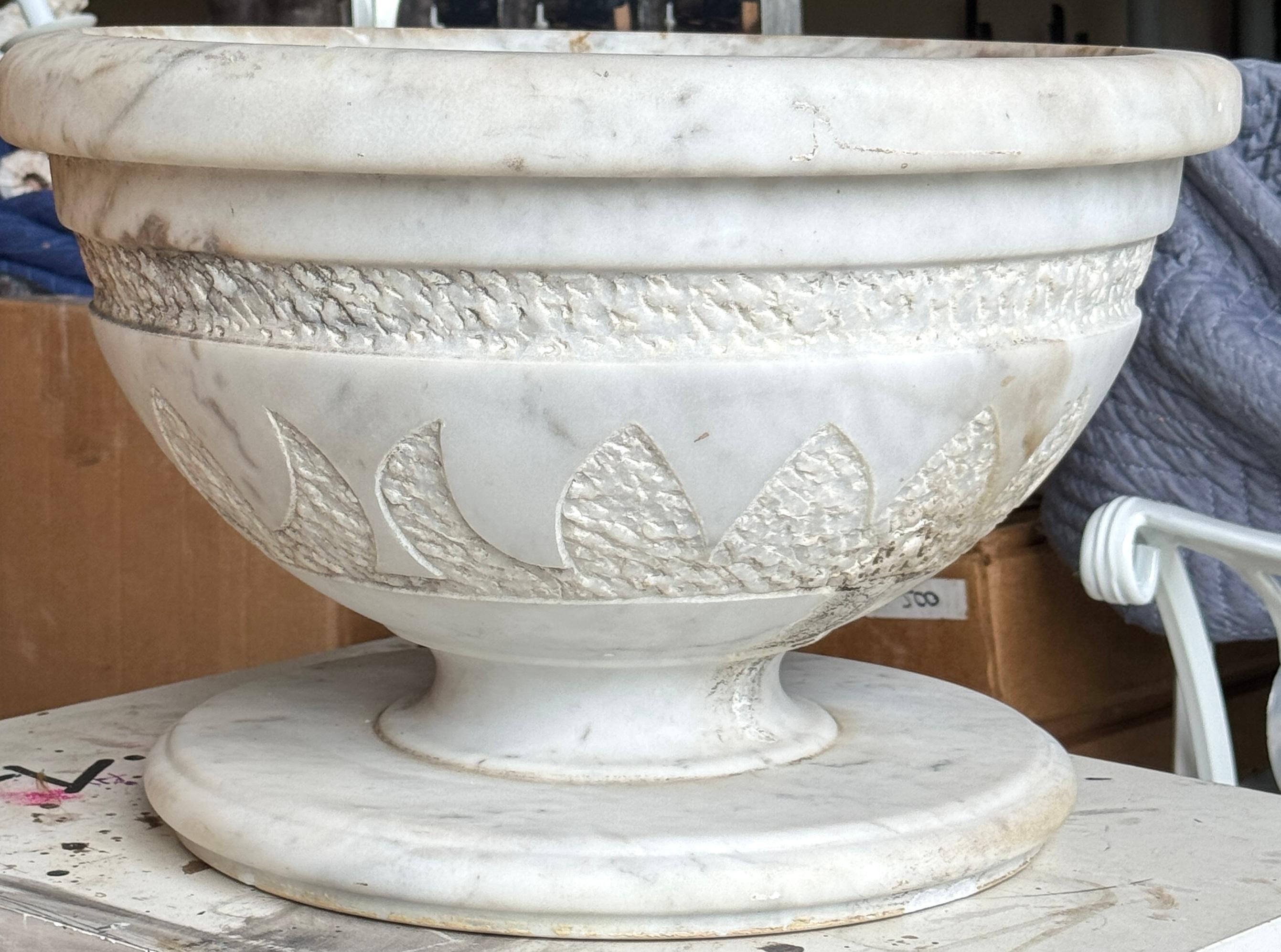 Pair of Italian Carved Marble Neoclassical Urns with Lotus Motif, Four Available im Angebot 9