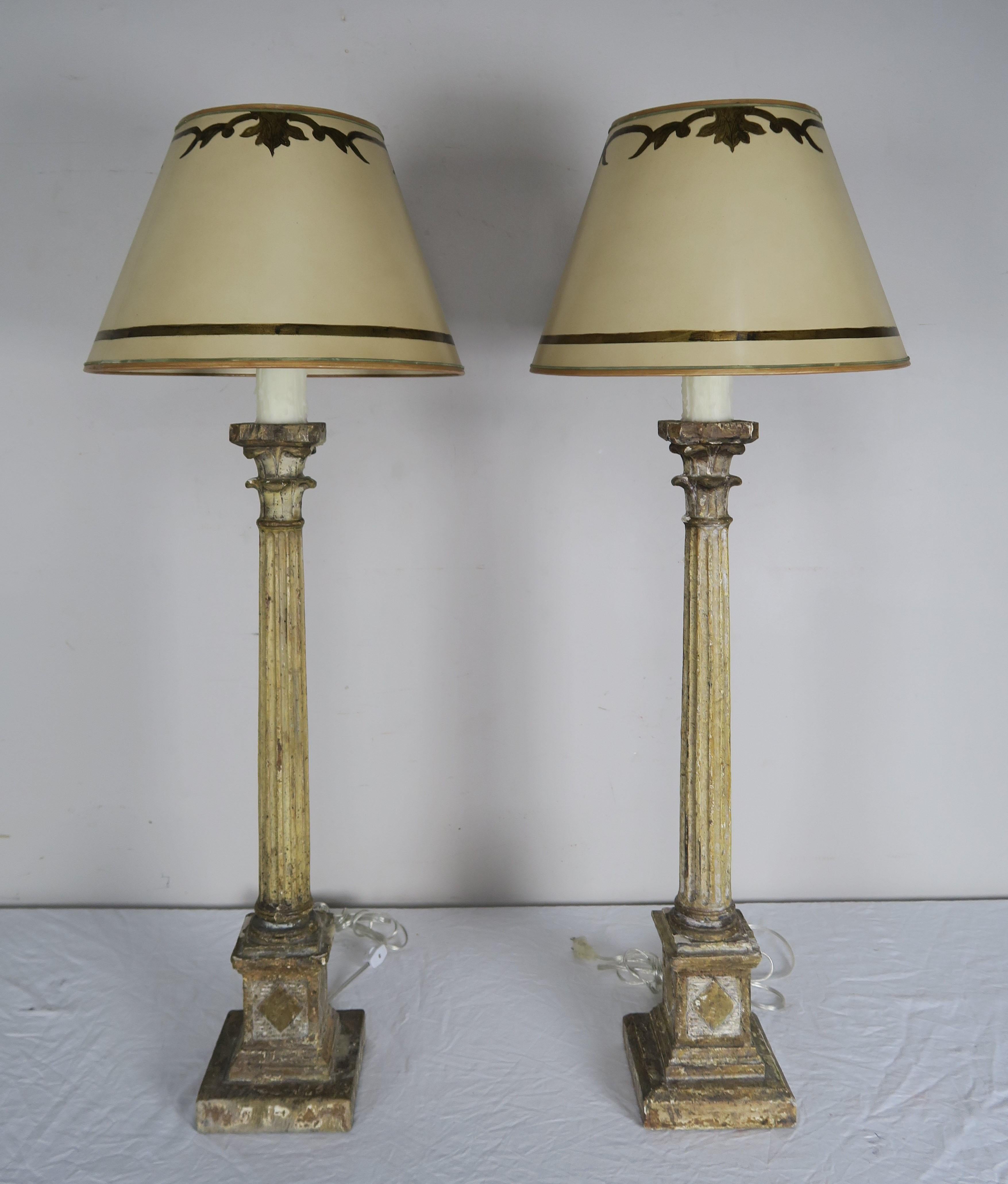 Pair of Italian Carved Neoclassical Style Lamps with Parchment Shades en vente 3