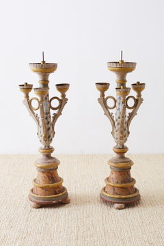 Paire de candélabres italiens sculptés à trois lumières