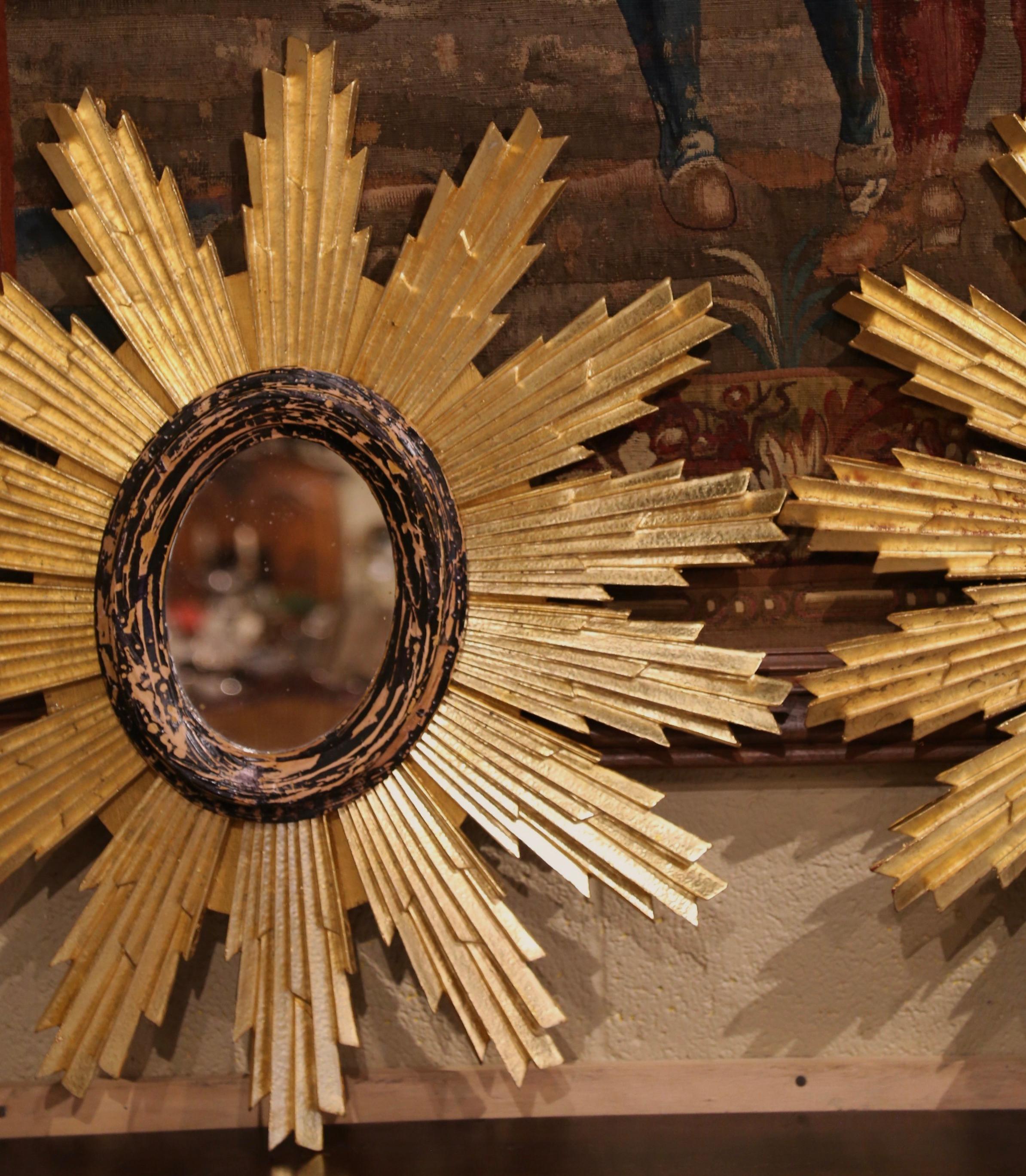 Paar italienische geschnitzte zweifarbige Spiegel aus Gildenholz und geschwärztem Wand-Sunburst (Italienisch)