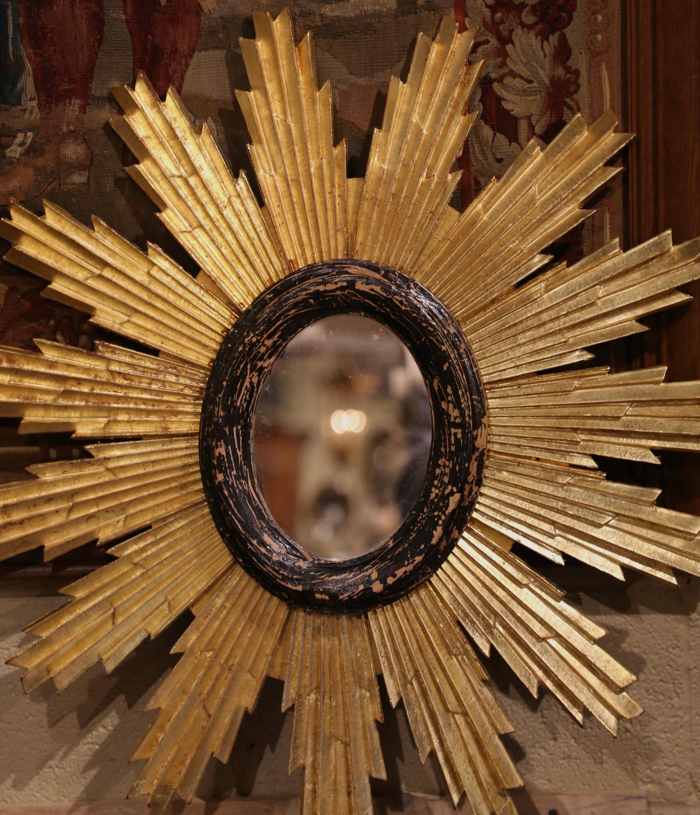 Paire de miroirs muraux Sunburst italiens sculptés en bois doré bicolore et noirci Excellent état à Dallas, TX