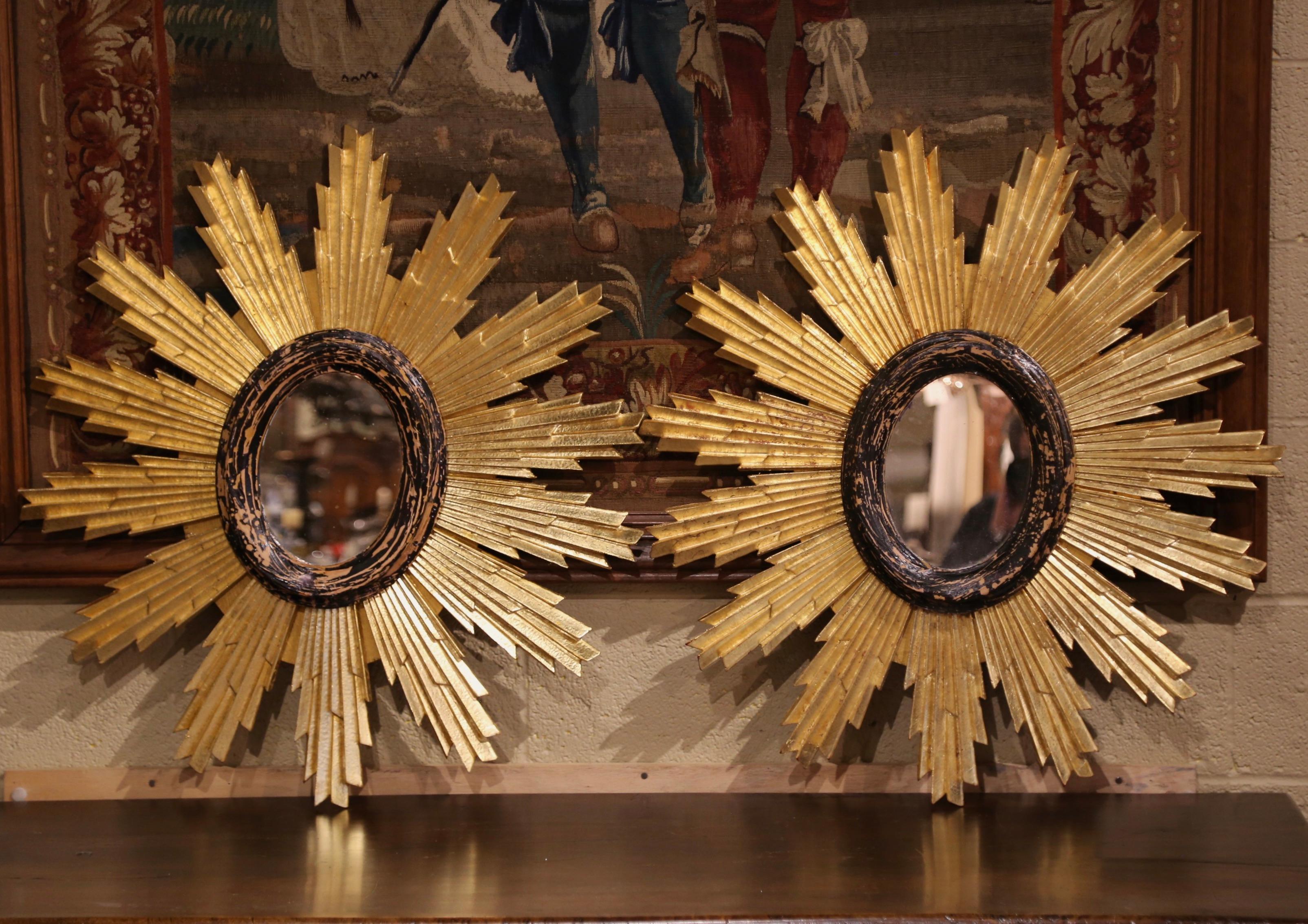 XXIe siècle et contemporain Paire de miroirs muraux Sunburst italiens sculptés en bois doré bicolore et noirci