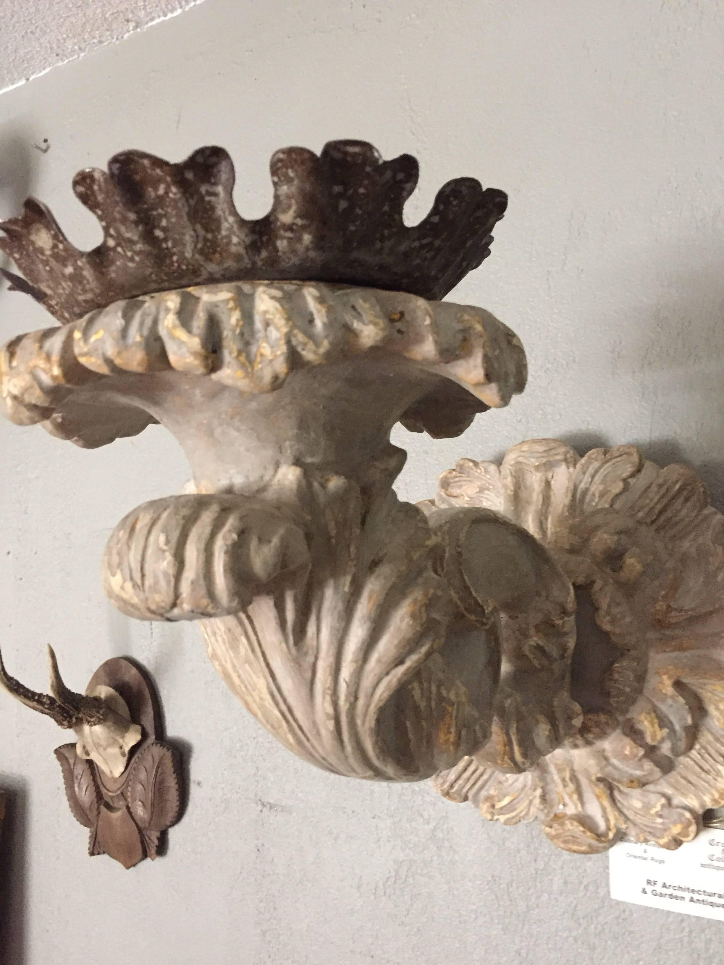 Baroque Pair of Italian Carved Two-Toned Painted Sconces For Sale
