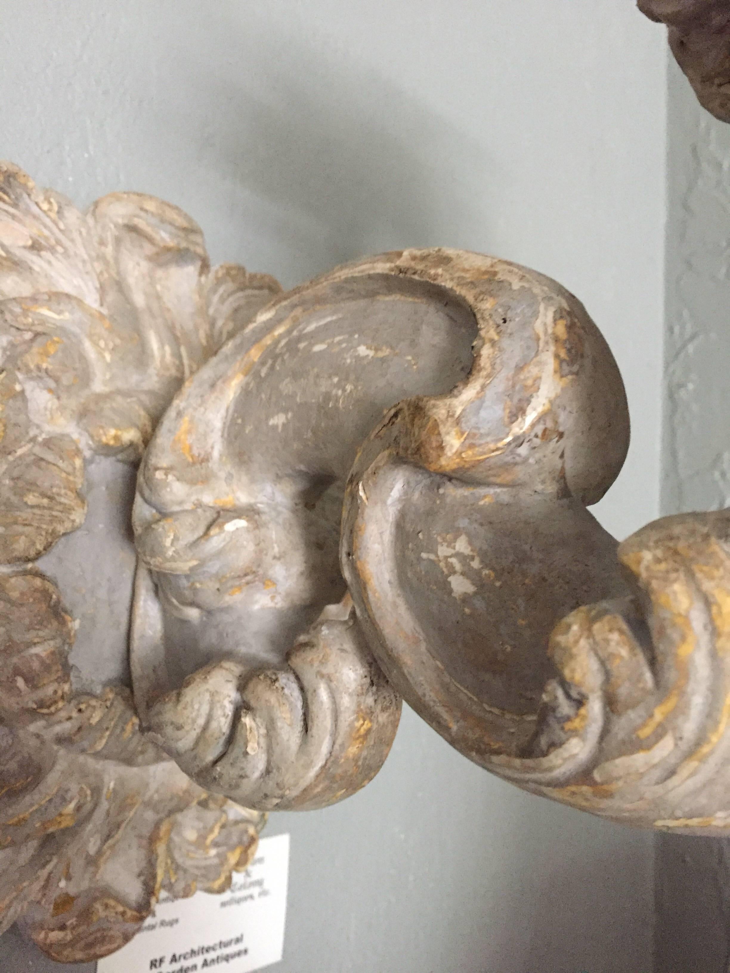 20th Century Pair of Italian Carved Two-Toned Painted Sconces For Sale