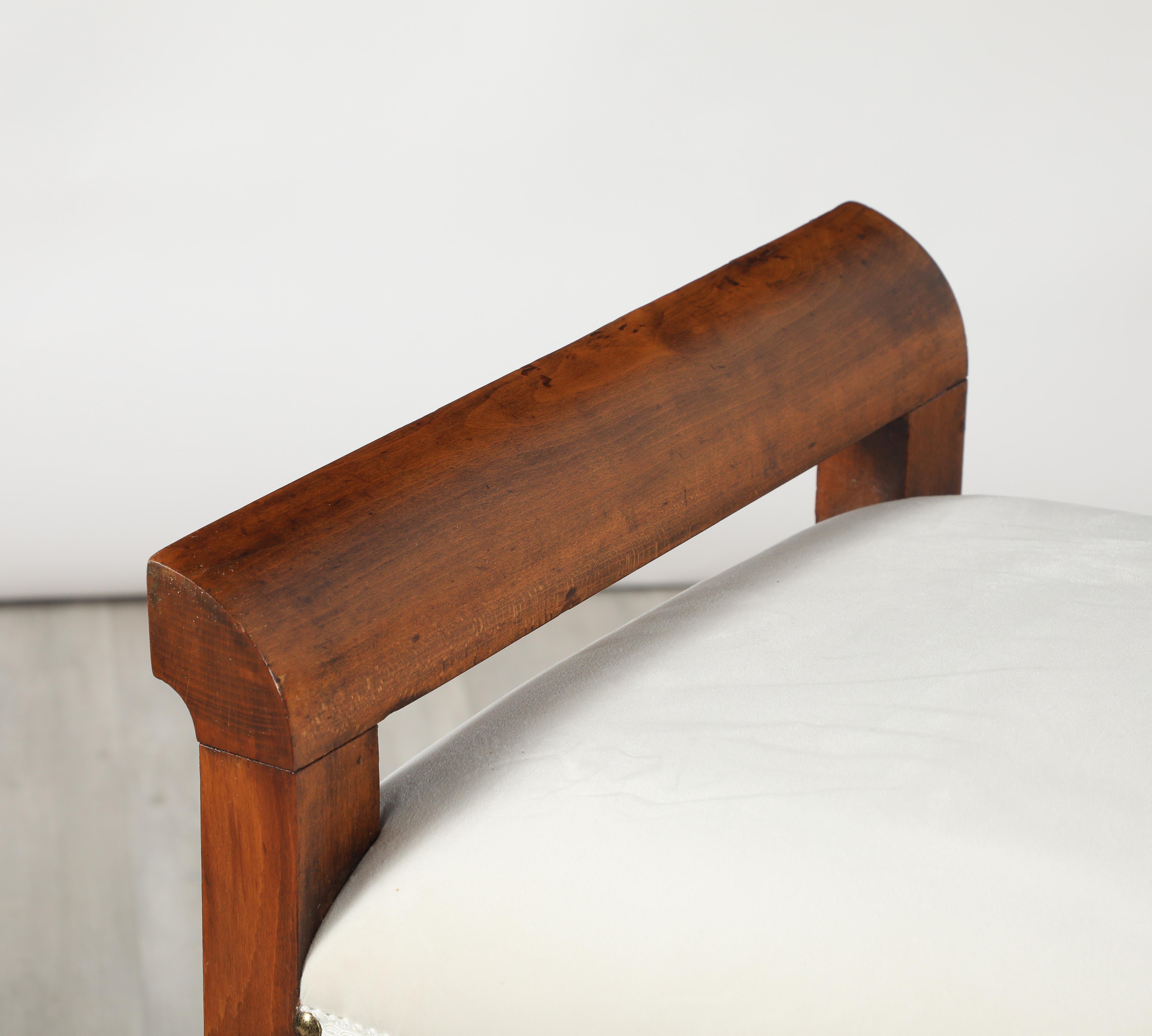 Coppia di sgabelli italiani in noce intagliato Art Deco, circa 1940 in vendita 1