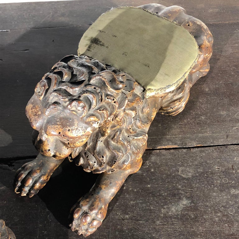 Pair of Italian Carved Wood Lions, 17th Century For Sale at 1stDibs