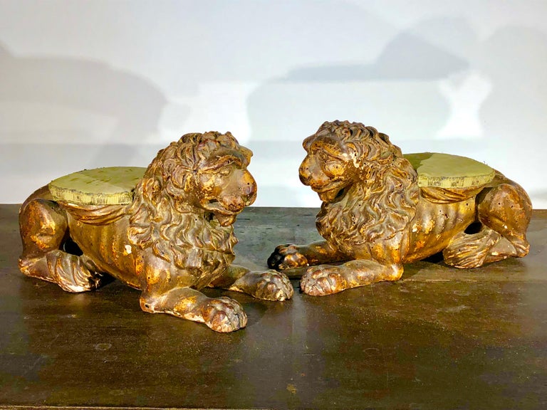 Pair of Italian Carved Wood Lions, 17th Century For Sale at 1stDibs