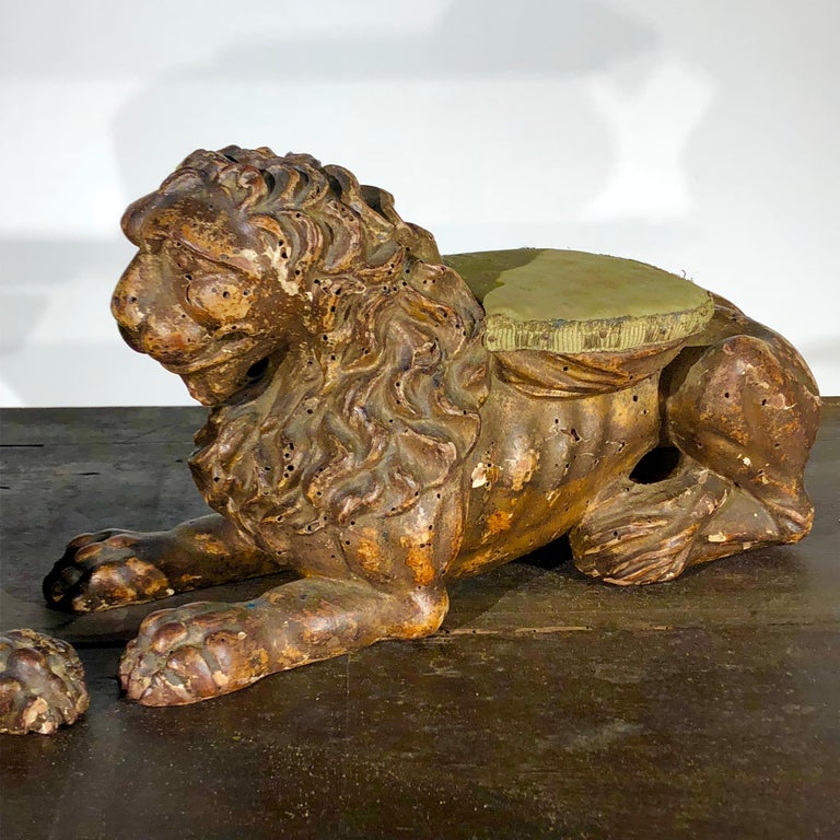 Pair of Italian Carved Wood Lions, 17th Century For Sale at 1stDibs
