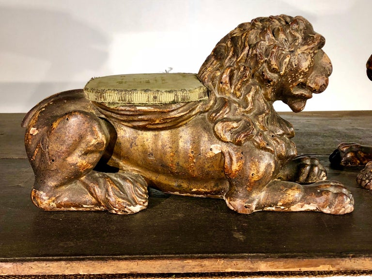 Pair of Italian Carved Wood Lions, 17th Century For Sale at 1stDibs