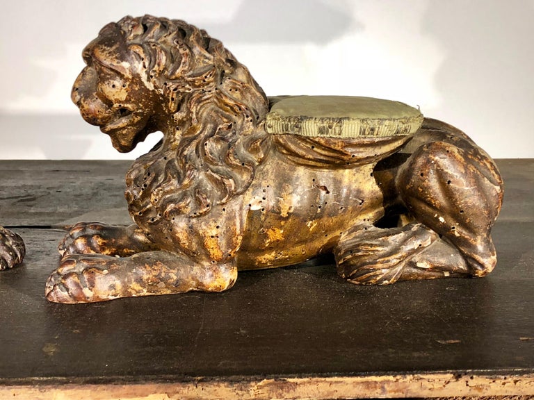 Pair of Italian Carved Wood Lions, 17th Century For Sale at 1stDibs