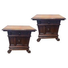 Coppia di comodini italiani in Wood intagliato
