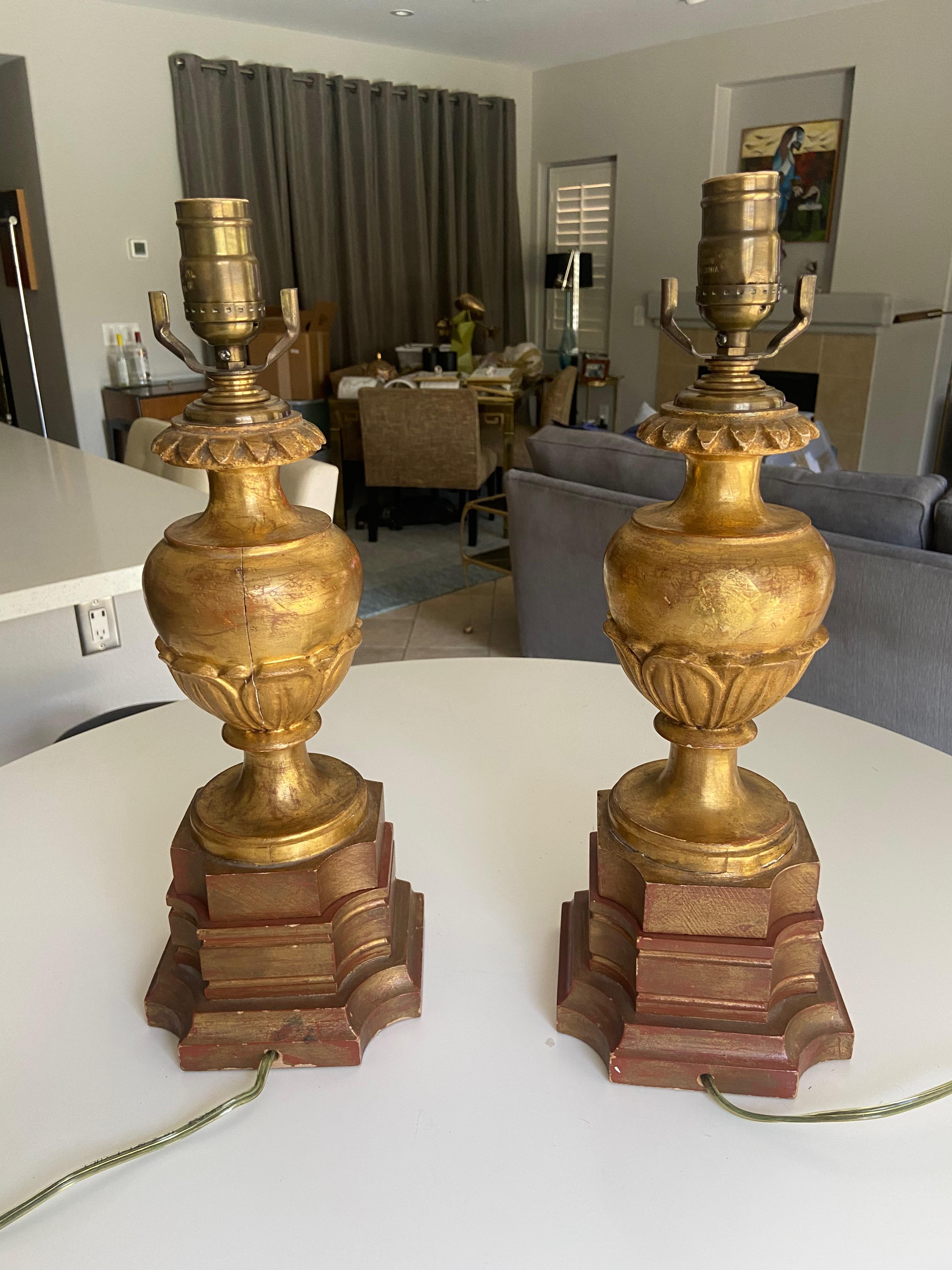 Pair of Italian Carved Wood Water Gilt Lamps In Good Condition For Sale In Palm Springs, CA