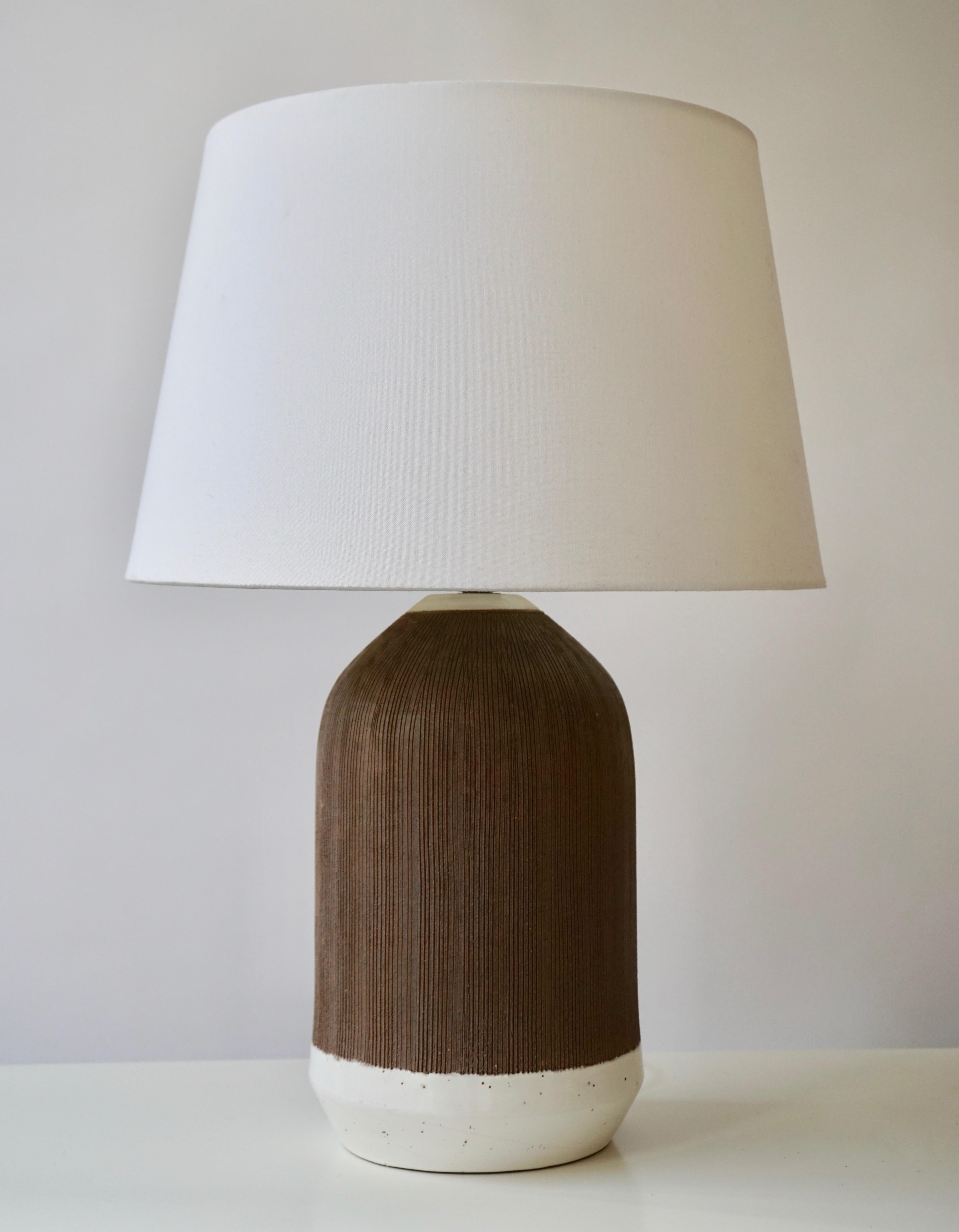 Two circa 1950s Italian white glazed and brown unglazed ceramic table lamps. 

Measurements: 
Height of body 27 cm - 10.63