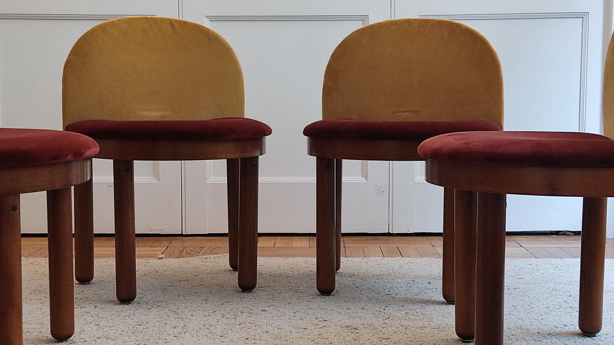 Paar italienische Stühle Holz und Samt (Arts and Crafts) im Angebot