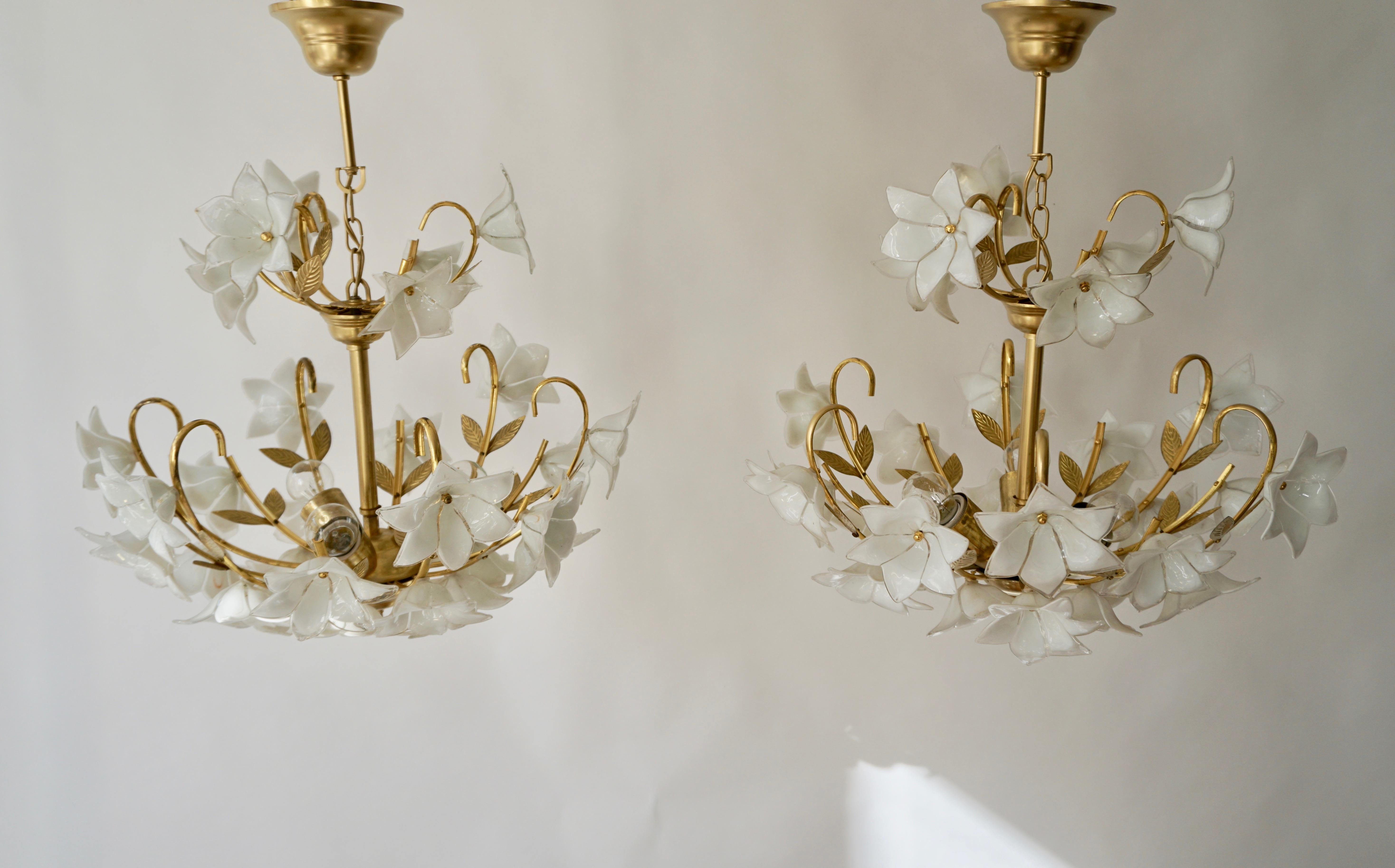 Pair of Italian Chandelier Murano Glass Gold White Flowers, 1970 4