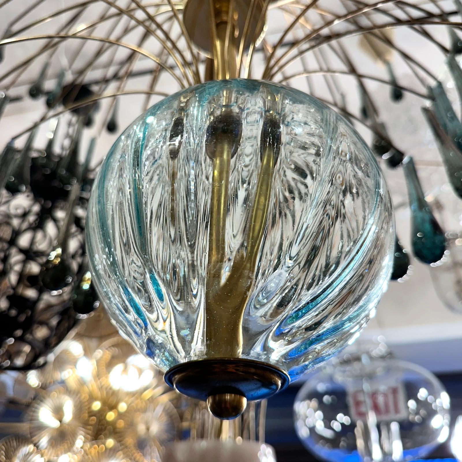 Vetro Coppia di lampadari italiani con gocce di vetro, venduti singolarmente in vendita