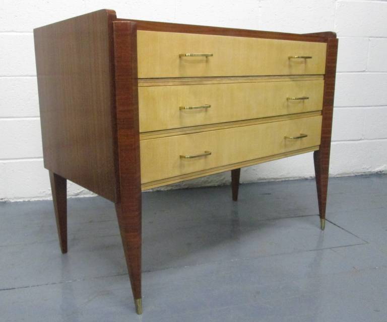 Mid-Century Modern Pair of Italian Chests in the Manner of Gio Ponti For Sale