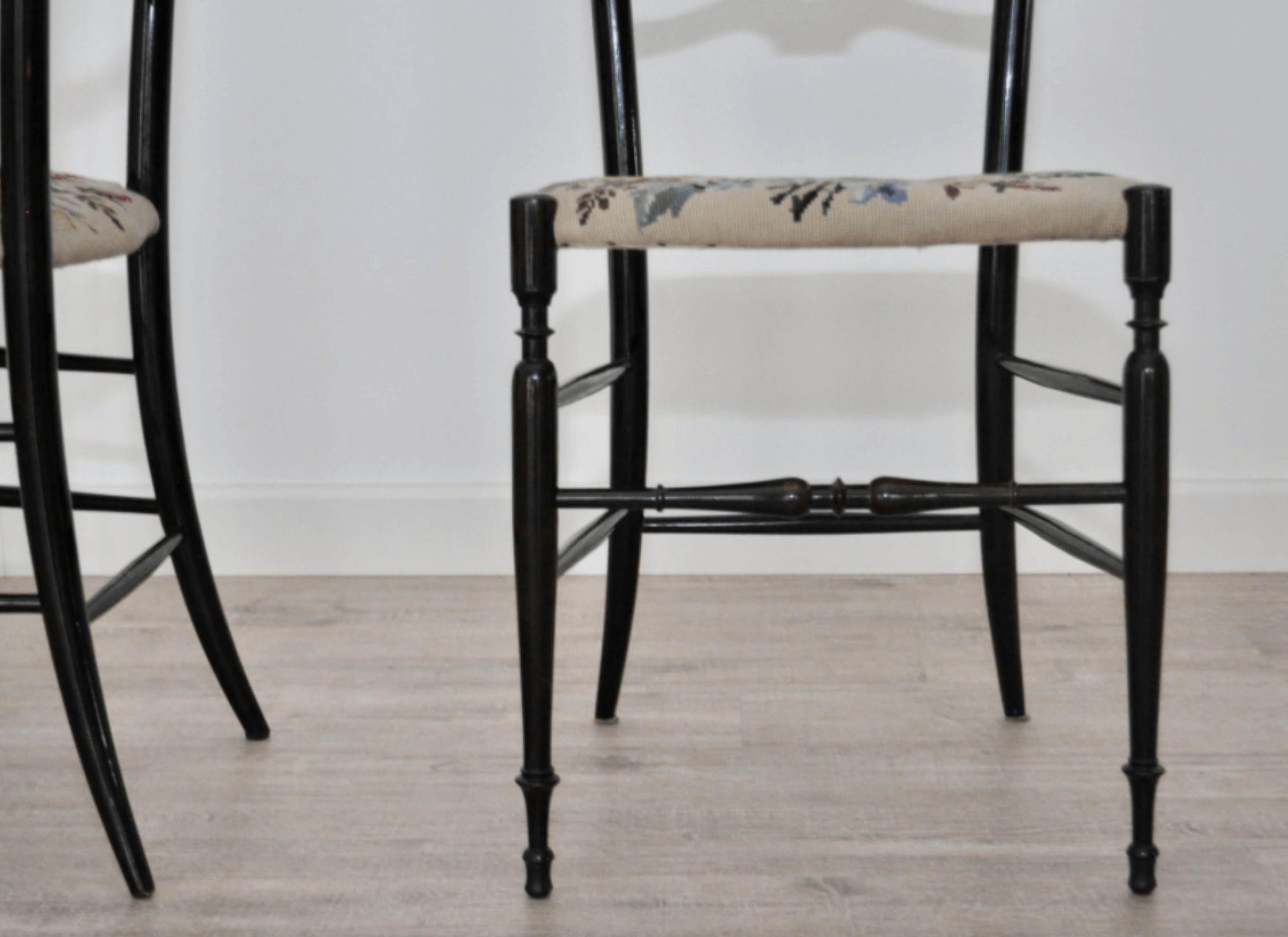 A stunning pair of Italian Chiavari dining chairs from the 1960s.

Crafted from high-quality wood with an upholstered seat in a floral fabric, these chairs are a perfect example of mid-century design. Ideal for adding a touch of elegance and