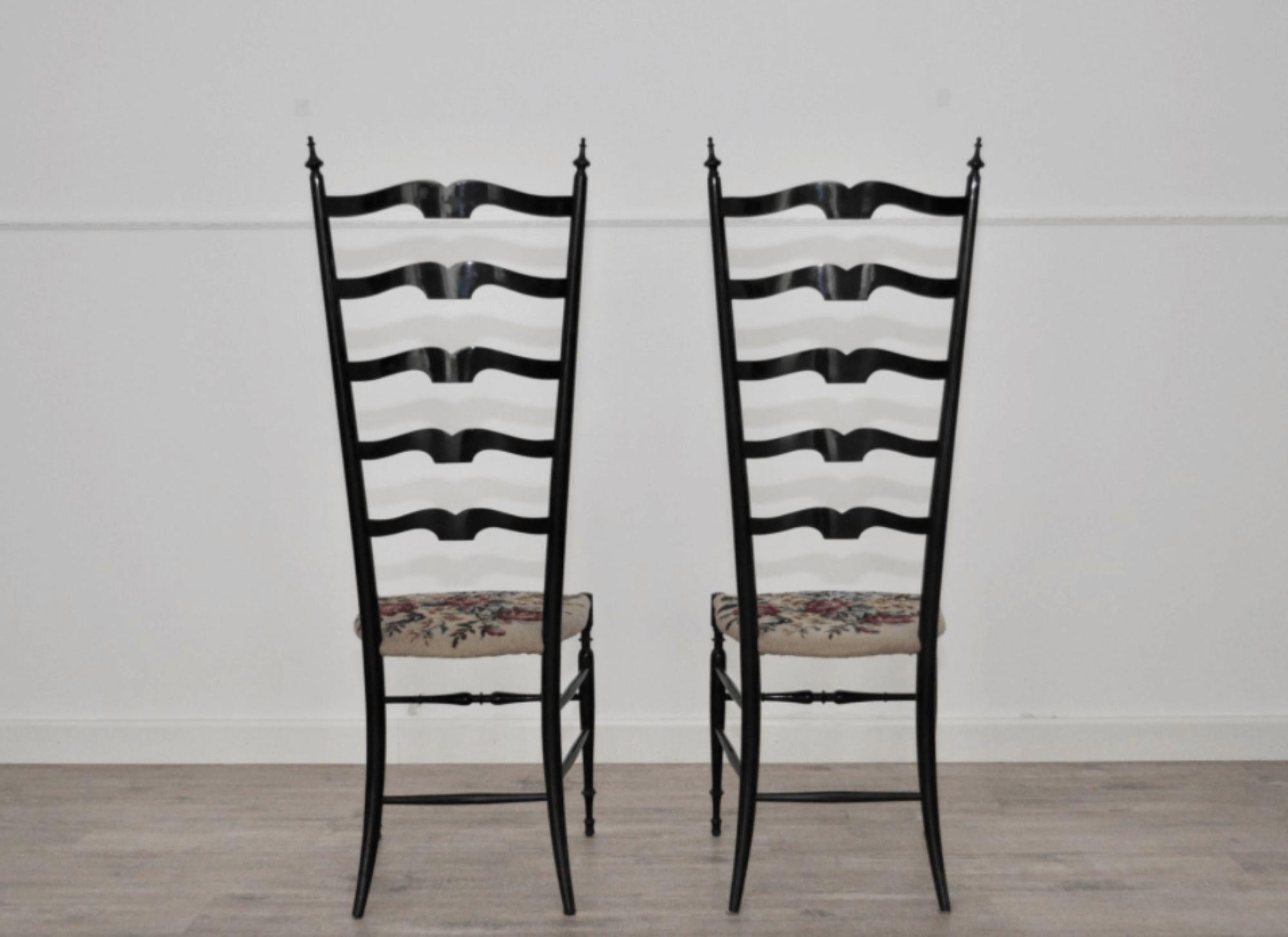 Wood Pair of Italian Chiavari Dining Chairs - 1960s - set 2 - For Sale
