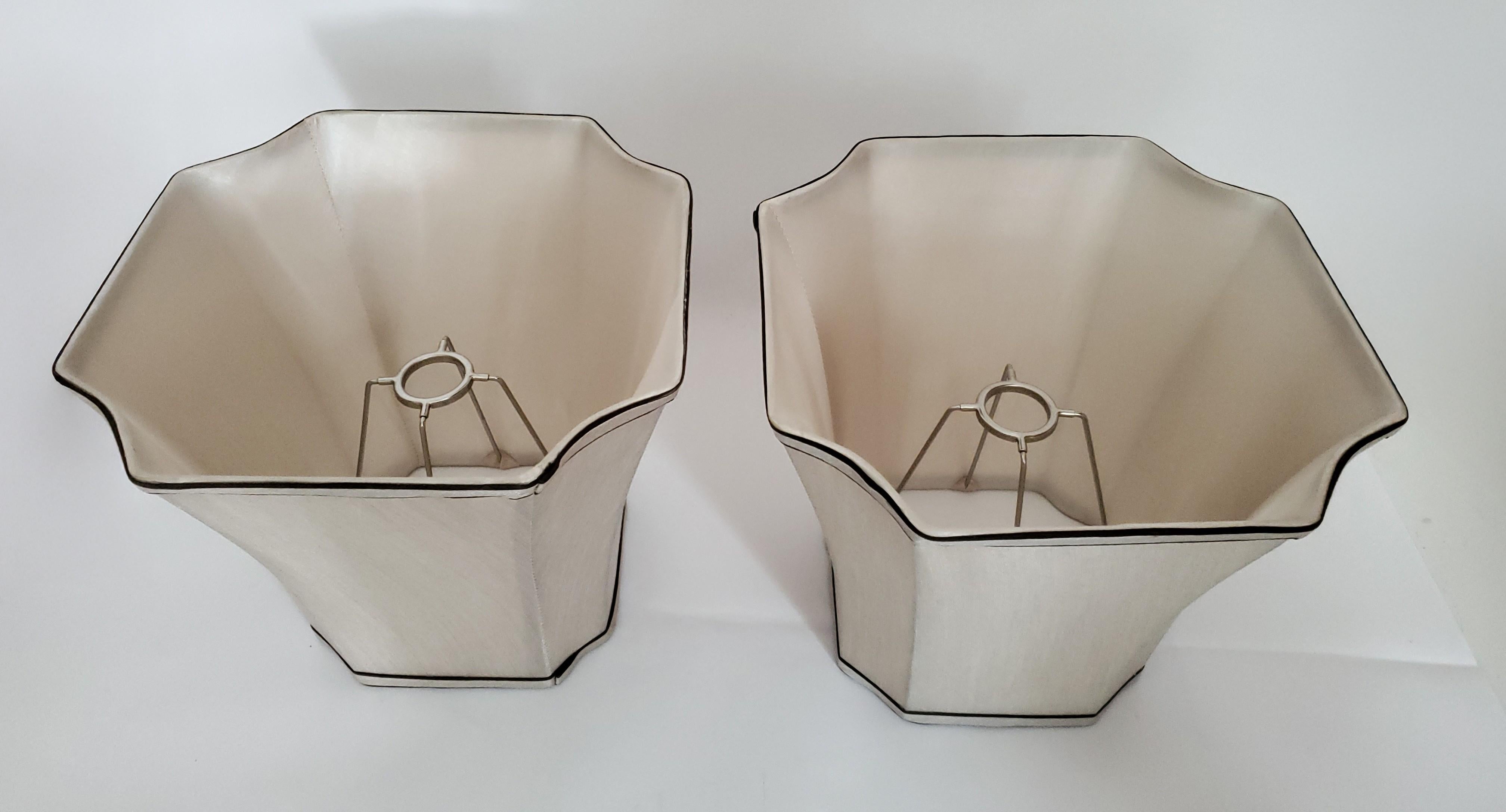 Coppia di lampade da tavolo con statuetta cinese di Borghese firmate in vendita 9