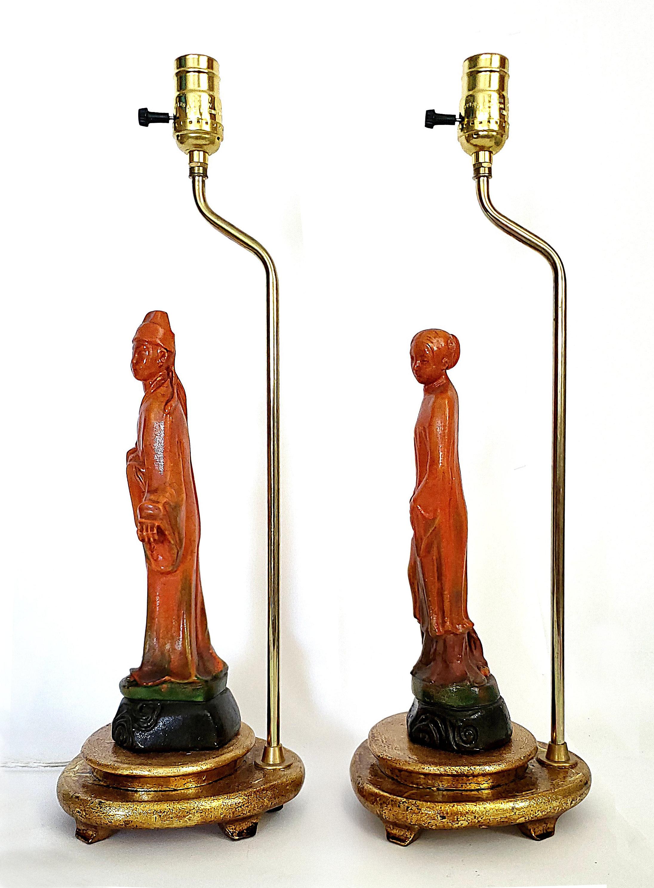 Italiano Coppia di lampade da tavolo con statuetta cinese di Borghese firmate in vendita