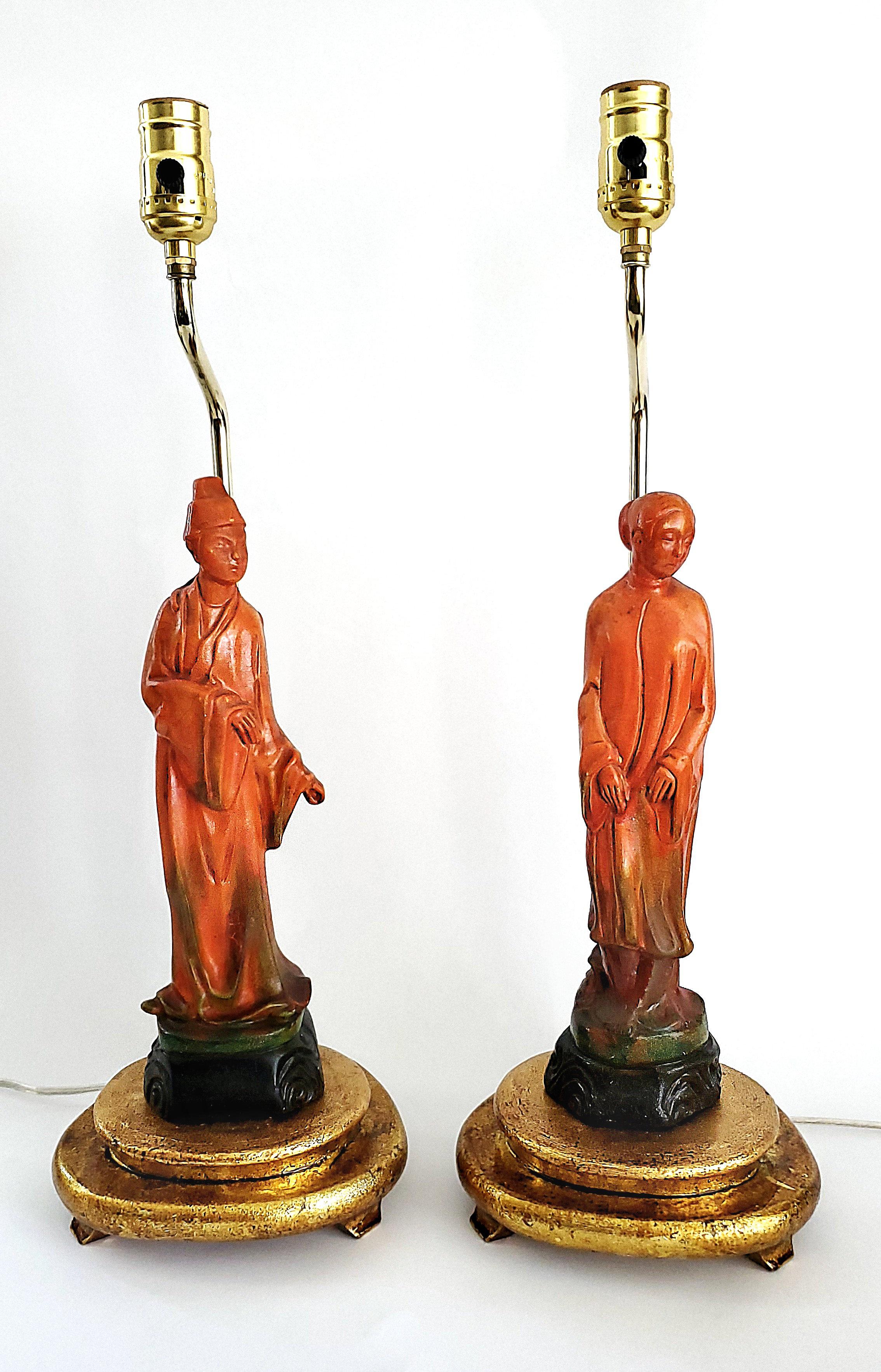 Stampato Coppia di lampade da tavolo con statuetta cinese di Borghese firmate in vendita