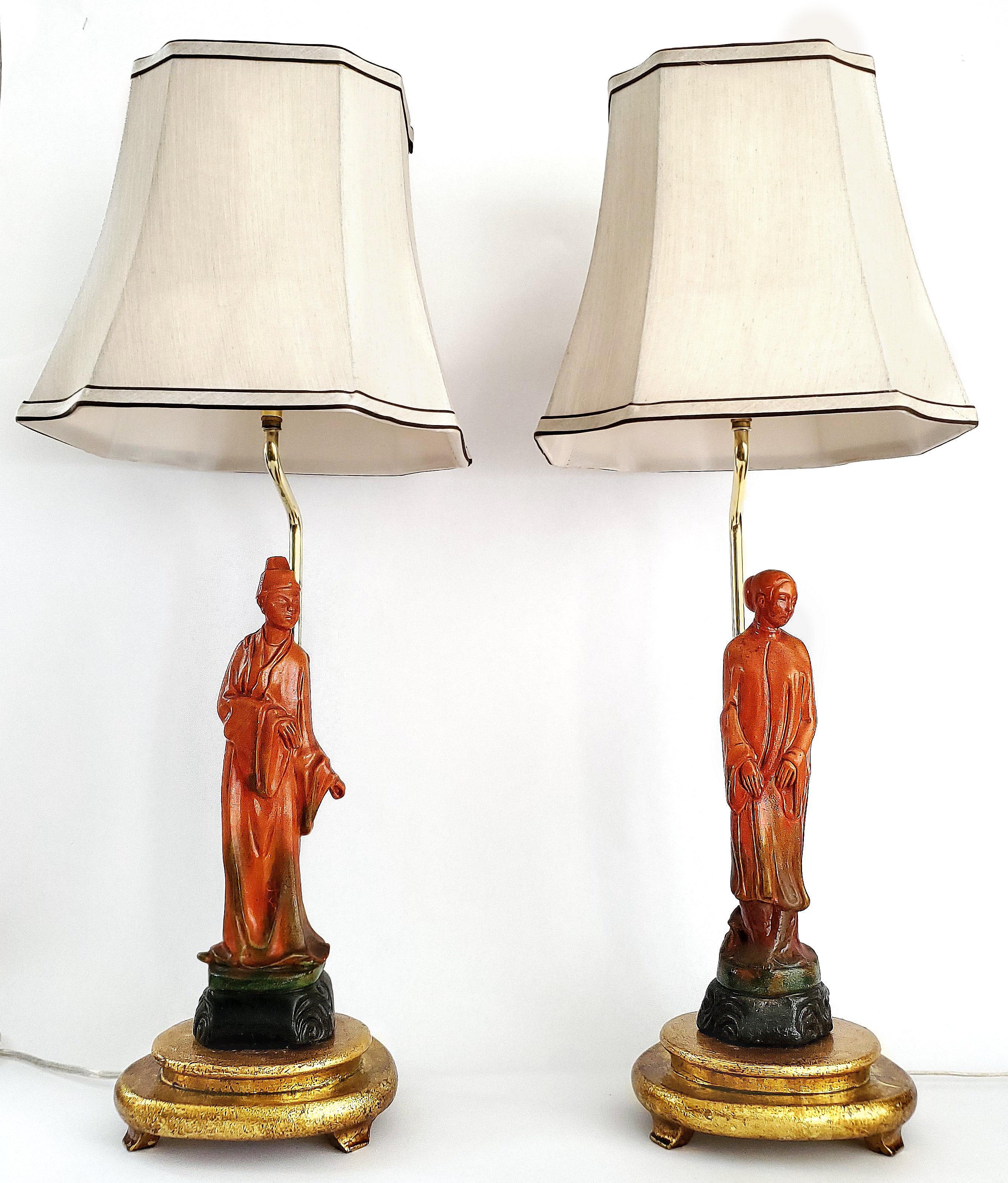 XX secolo Coppia di lampade da tavolo con statuetta cinese di Borghese firmate in vendita