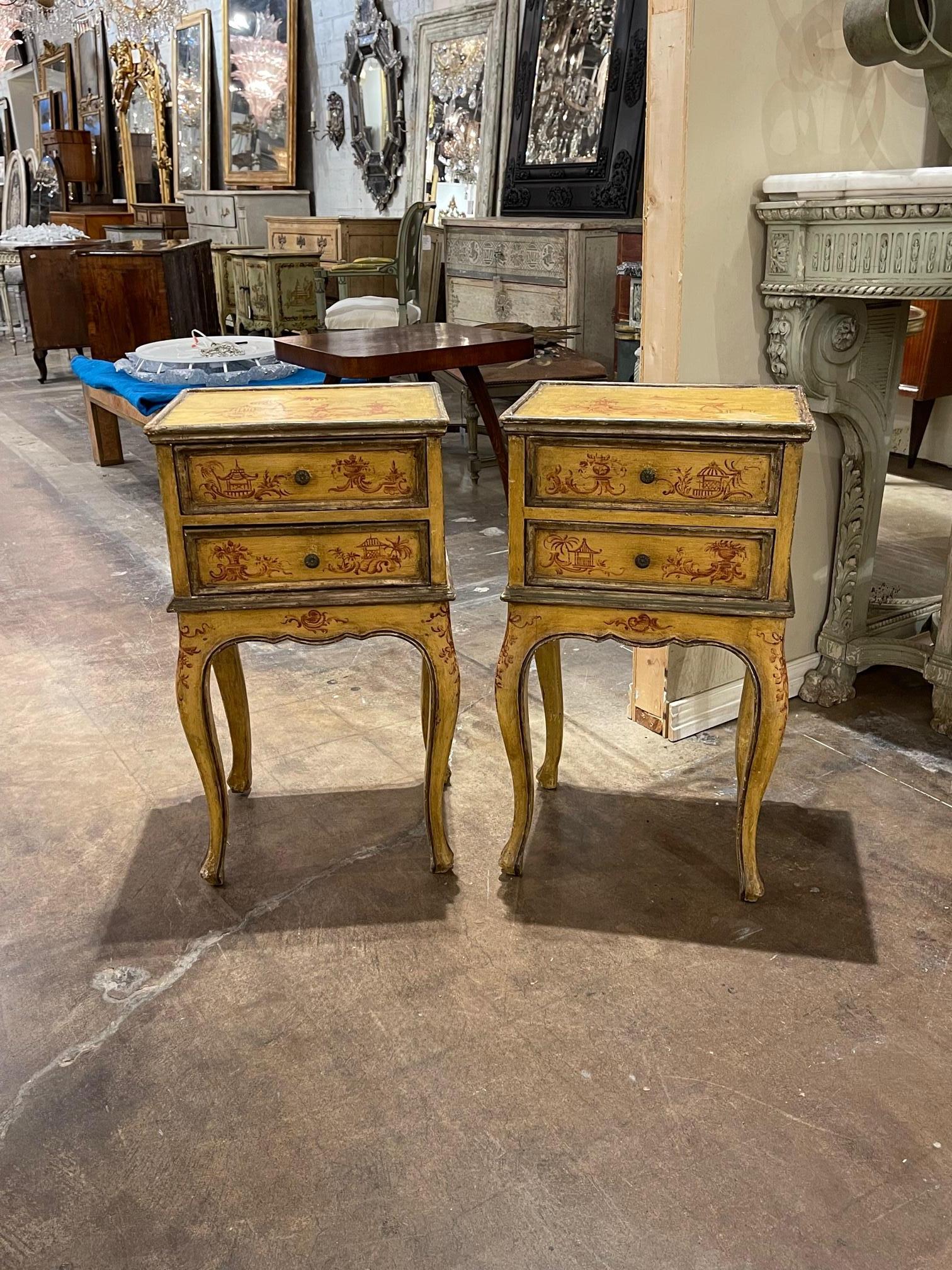 Paar italienische Chinoiserie-Beistelltische (Frühes 20. Jahrhundert) im Angebot