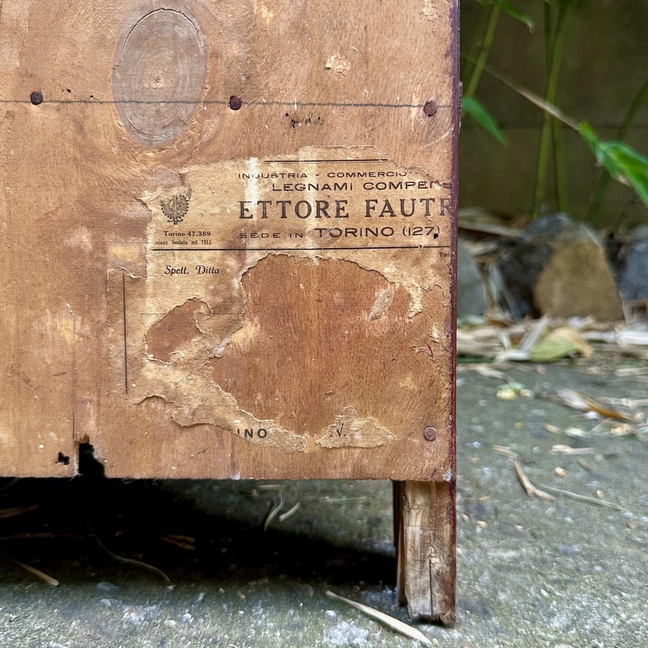 XX secolo Italian Brown and Burgundy Lacquered Display Cabinets or Vitrines, 1910 circa in vendita
