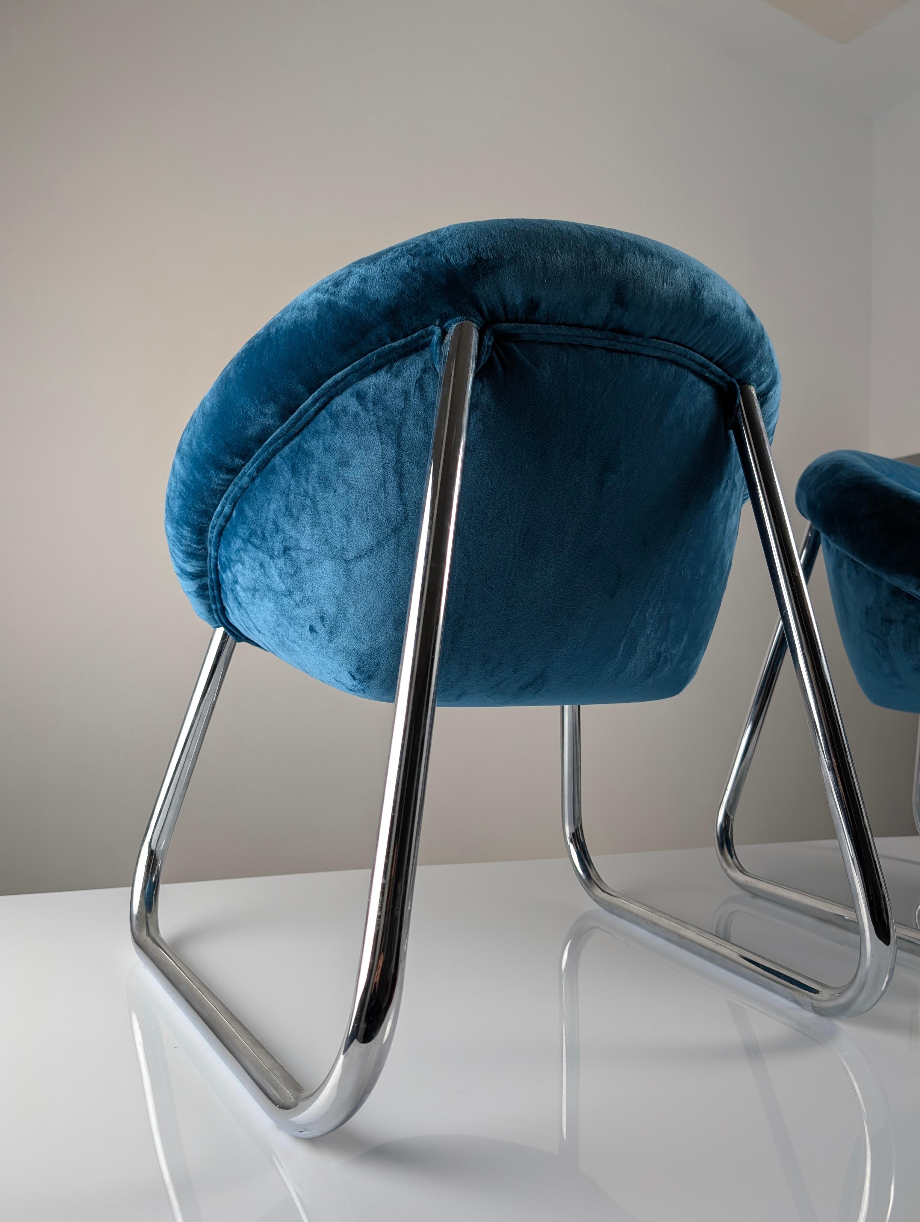 Mid-Century Modern Pair of Italian Chrome and Blue Velvet Armchairs, 1970s For Sale