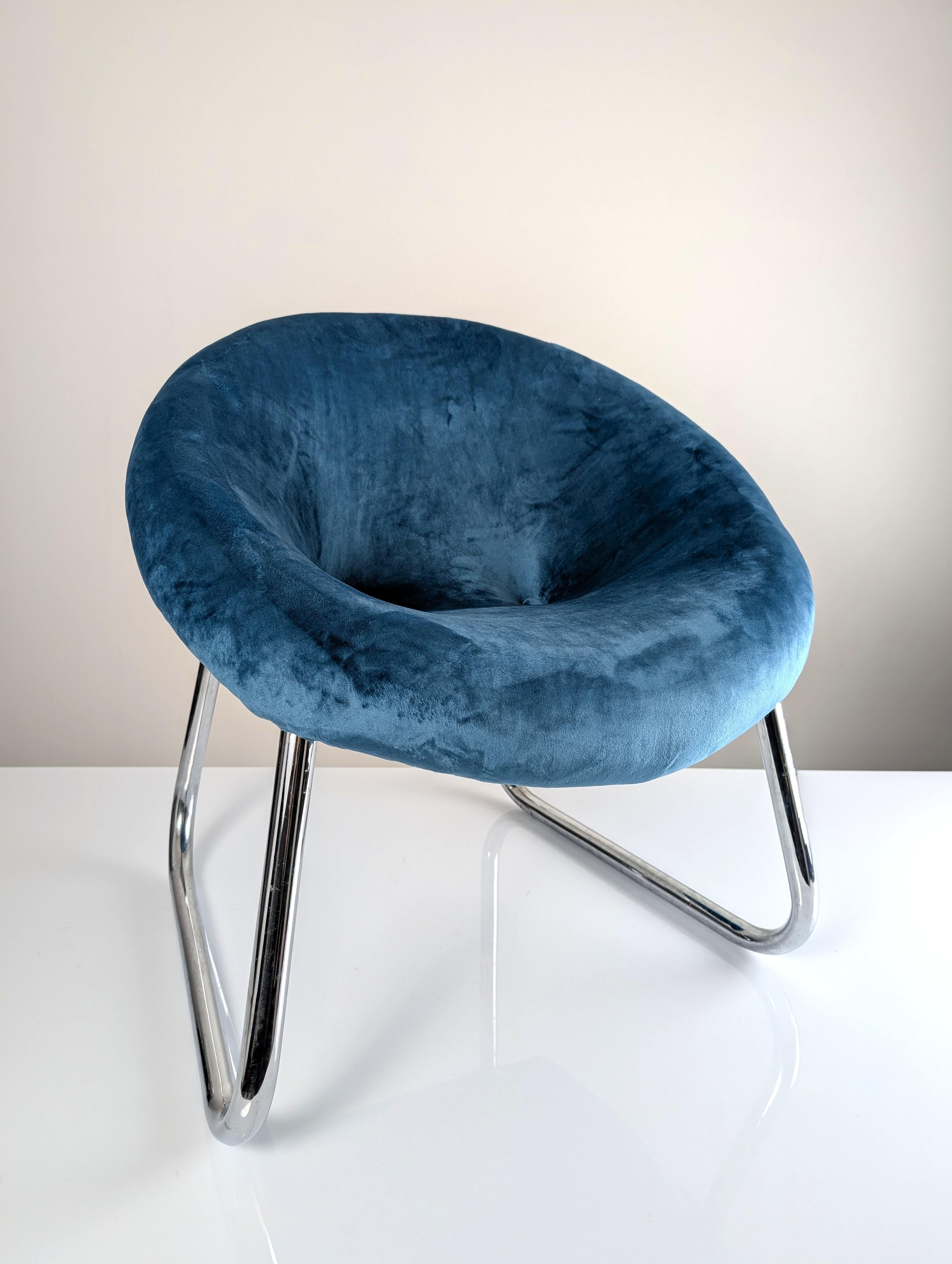 Pair of Italian Chrome and Blue Velvet Armchairs, 1970s For Sale 2