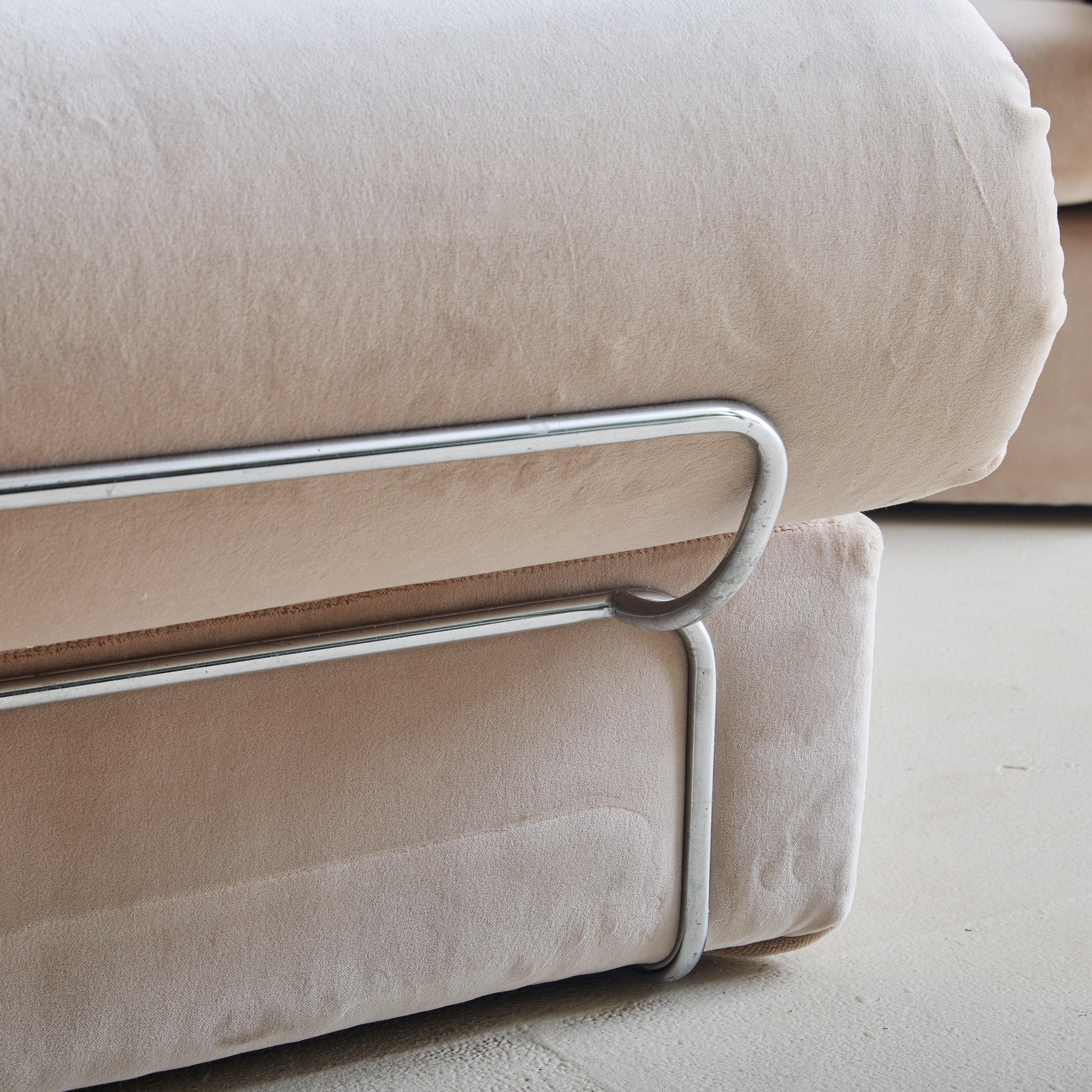 Pair of Italian Chrome Base Lounge Chairs, 1970s en venta 4