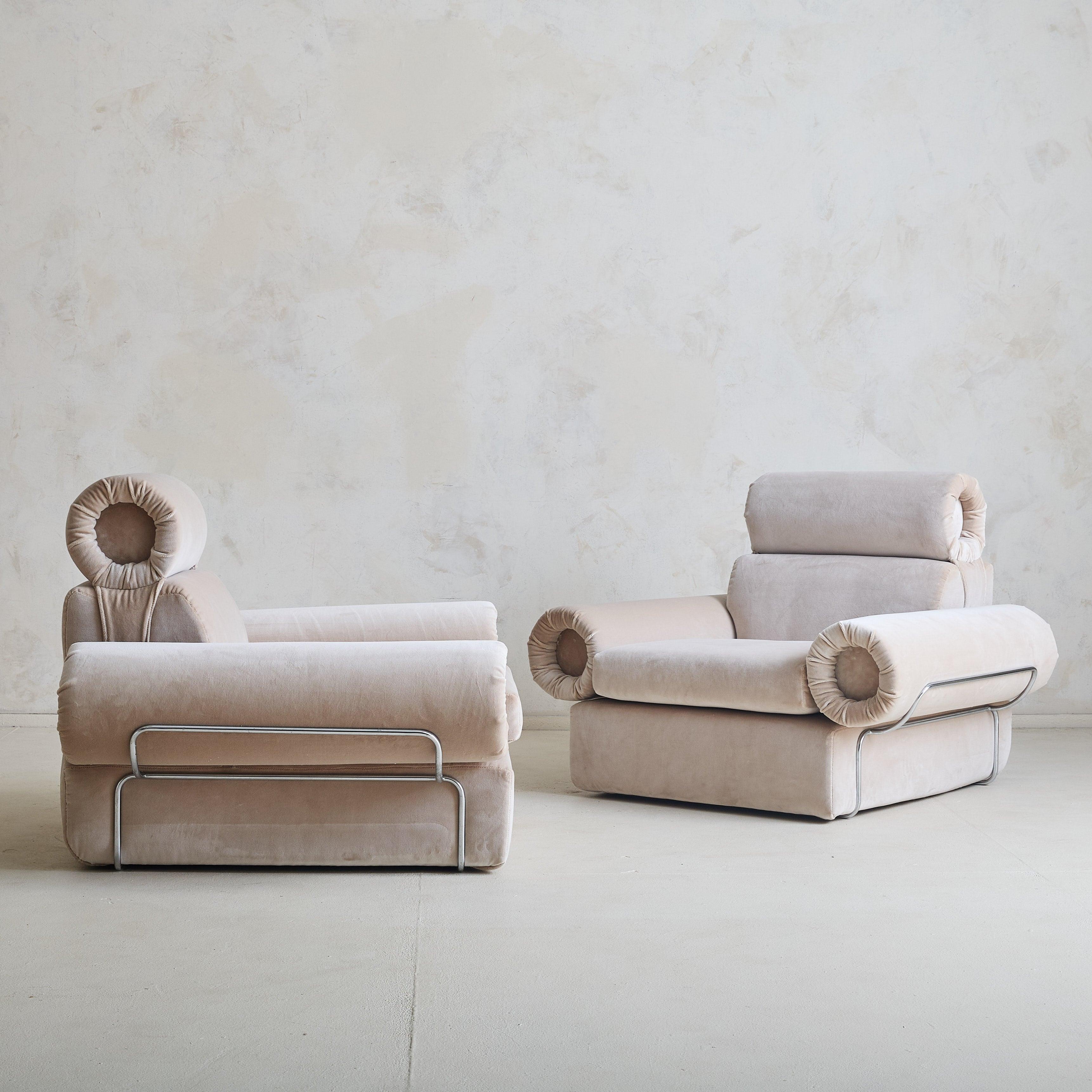 Pair of Italian Chrome Base Lounge Chairs, 1970s Moderno de mediados de siglo en venta