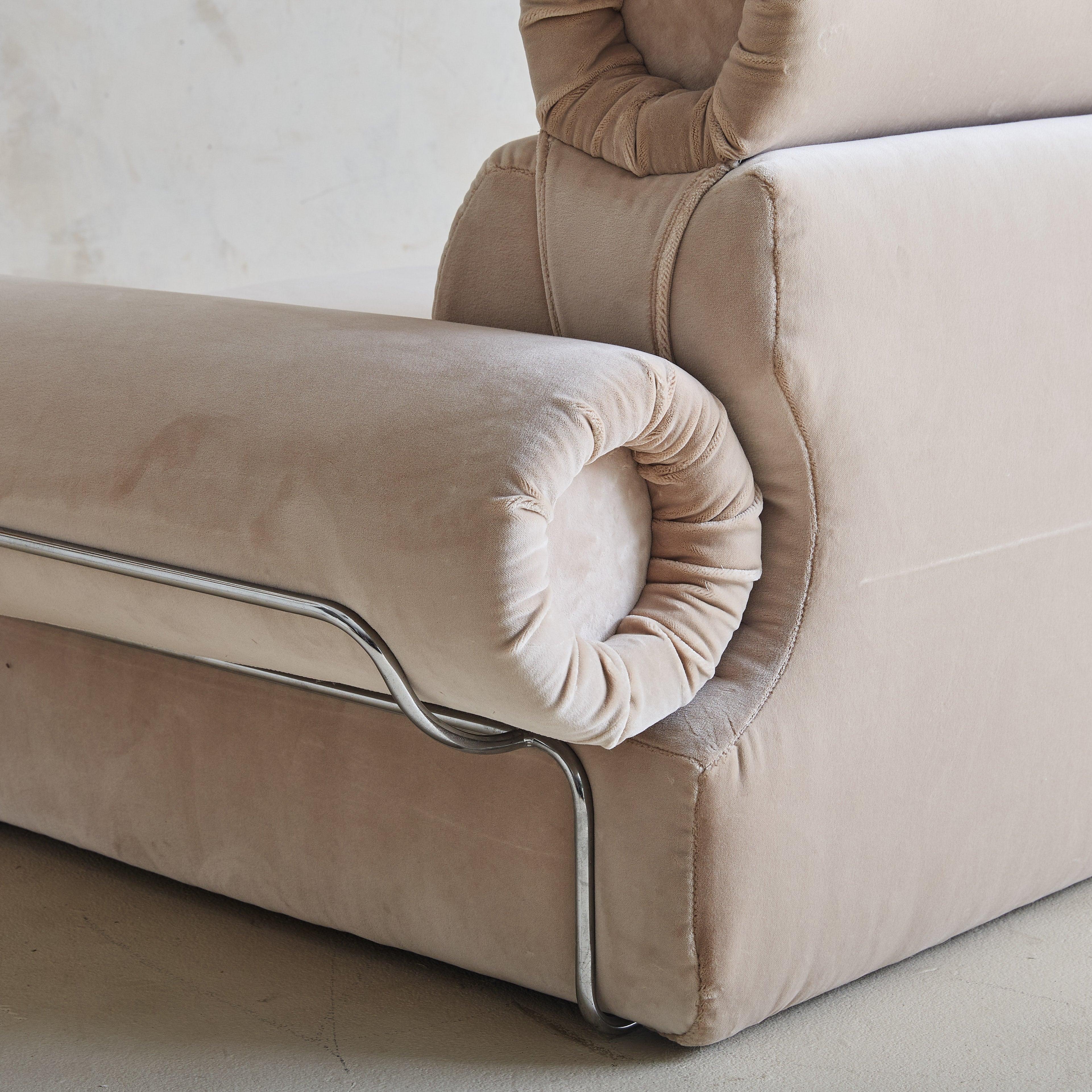 Pair of Italian Chrome Base Lounge Chairs, 1970s en venta 1