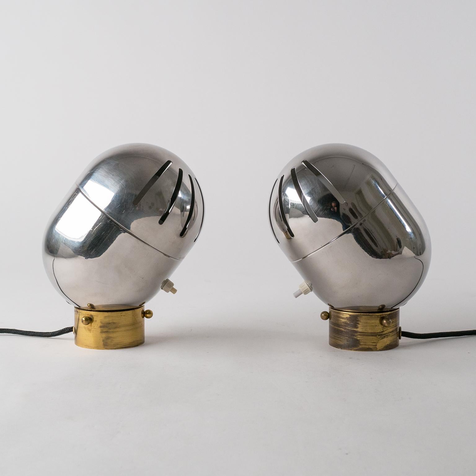 Ère spatiale Paire de lampes de table italiennes en chrome par Reggiani:: vers 1968 en vente