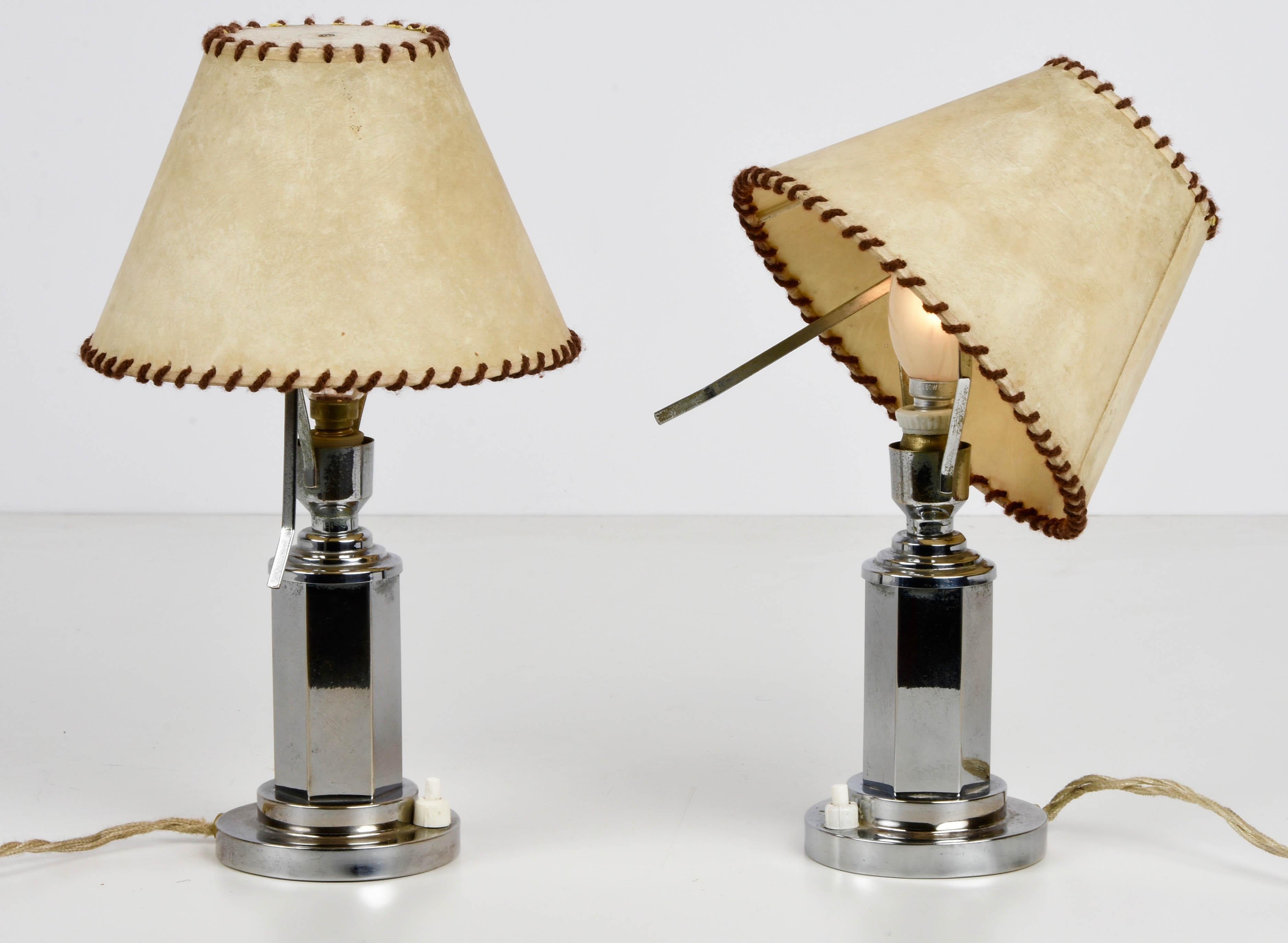 Mid-Century Modern Pair of Italian Chrome Table Lamps with Adjustable Parchment Lampshade, 1940s