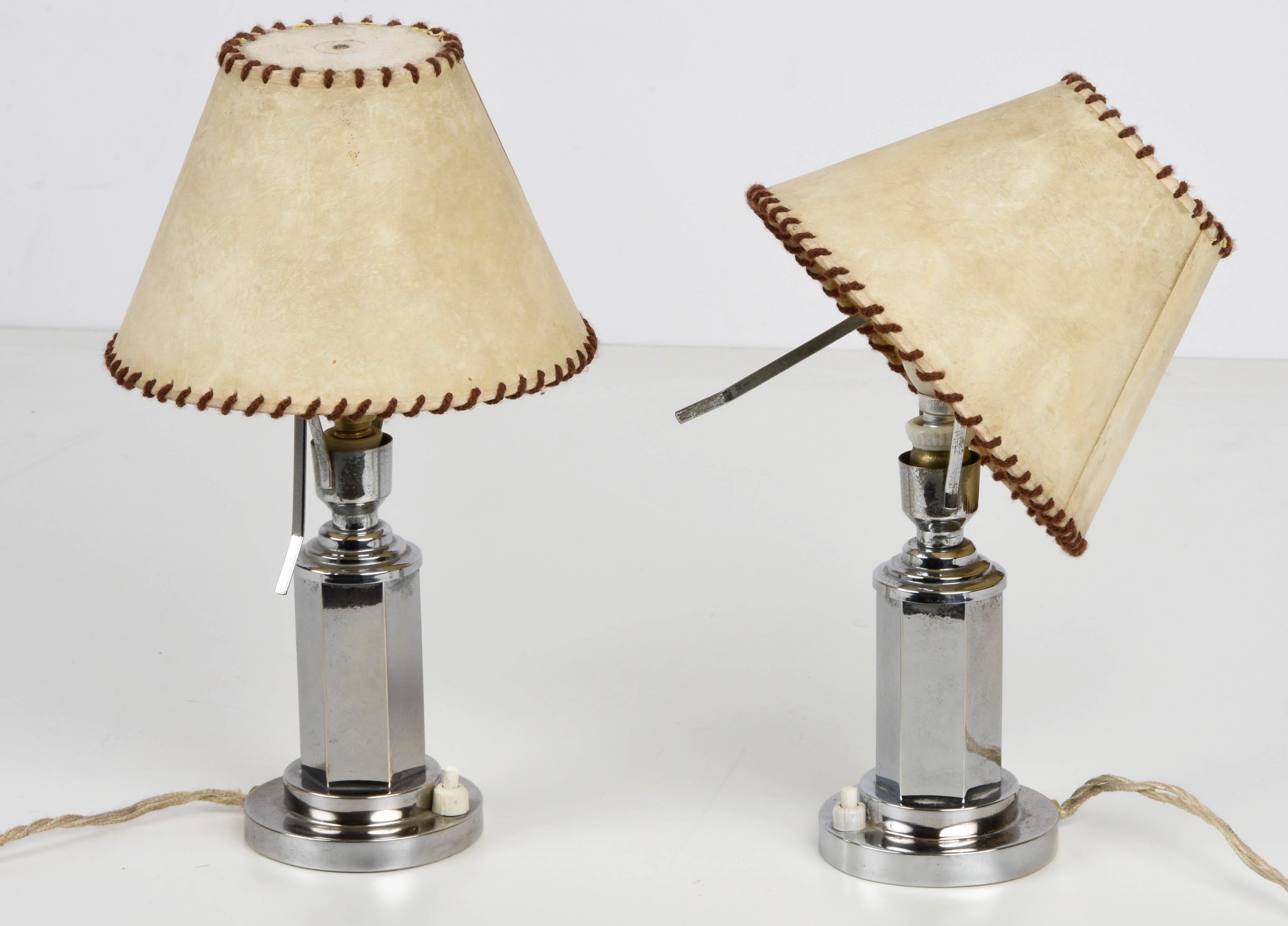 Pair of Italian Chrome Table Lamps with Adjustable Parchment Lampshade, 1940s In Good Condition In Roma, IT